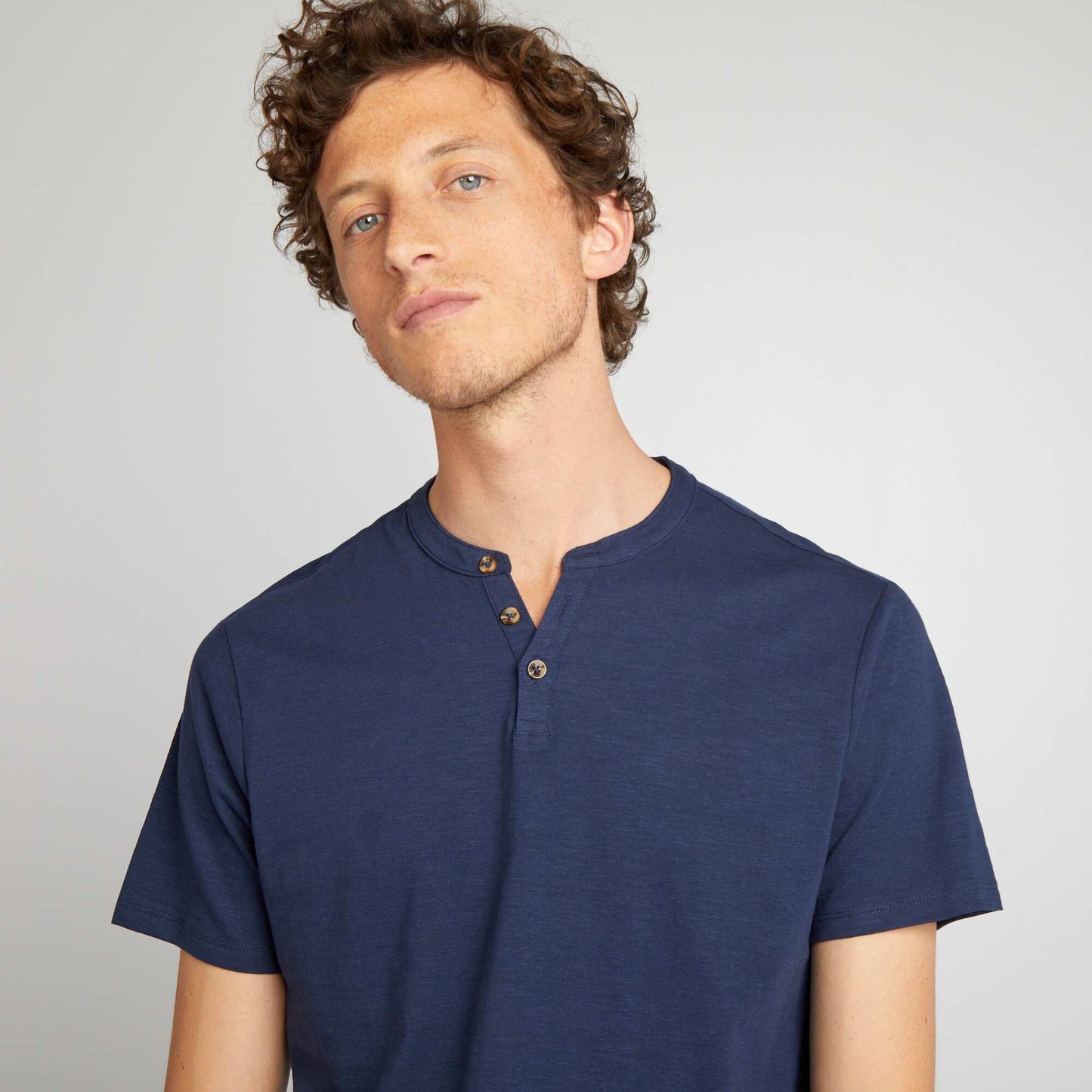 Plain T-shirt with grandad neckline blue