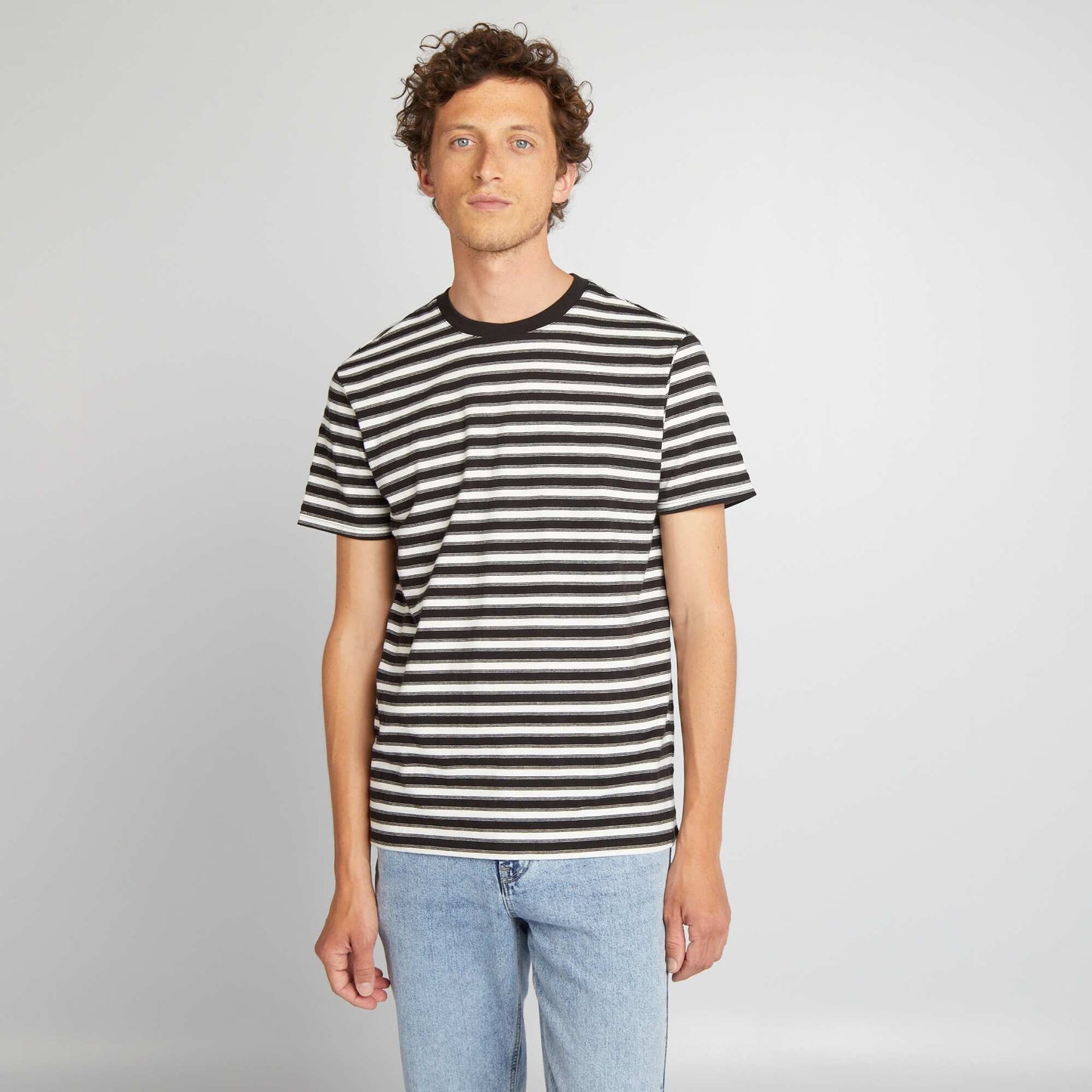 Short-sleeved striped T-shirt black