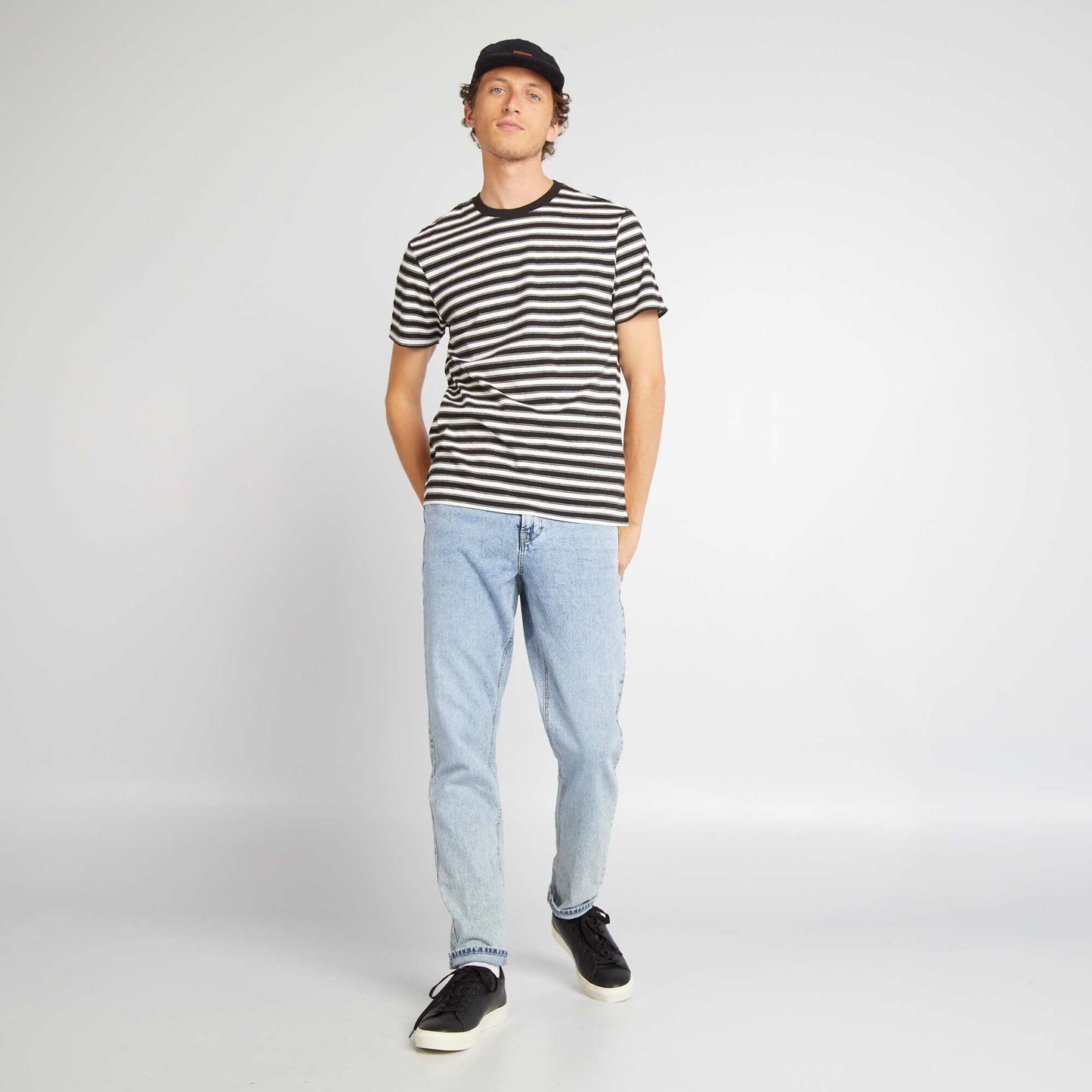 Short-sleeved striped T-shirt black