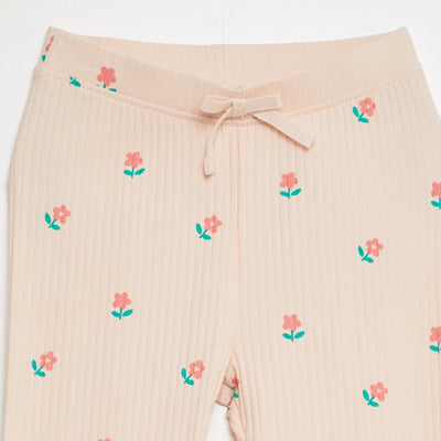 بنطال ضيق مضلع باللون الوردي