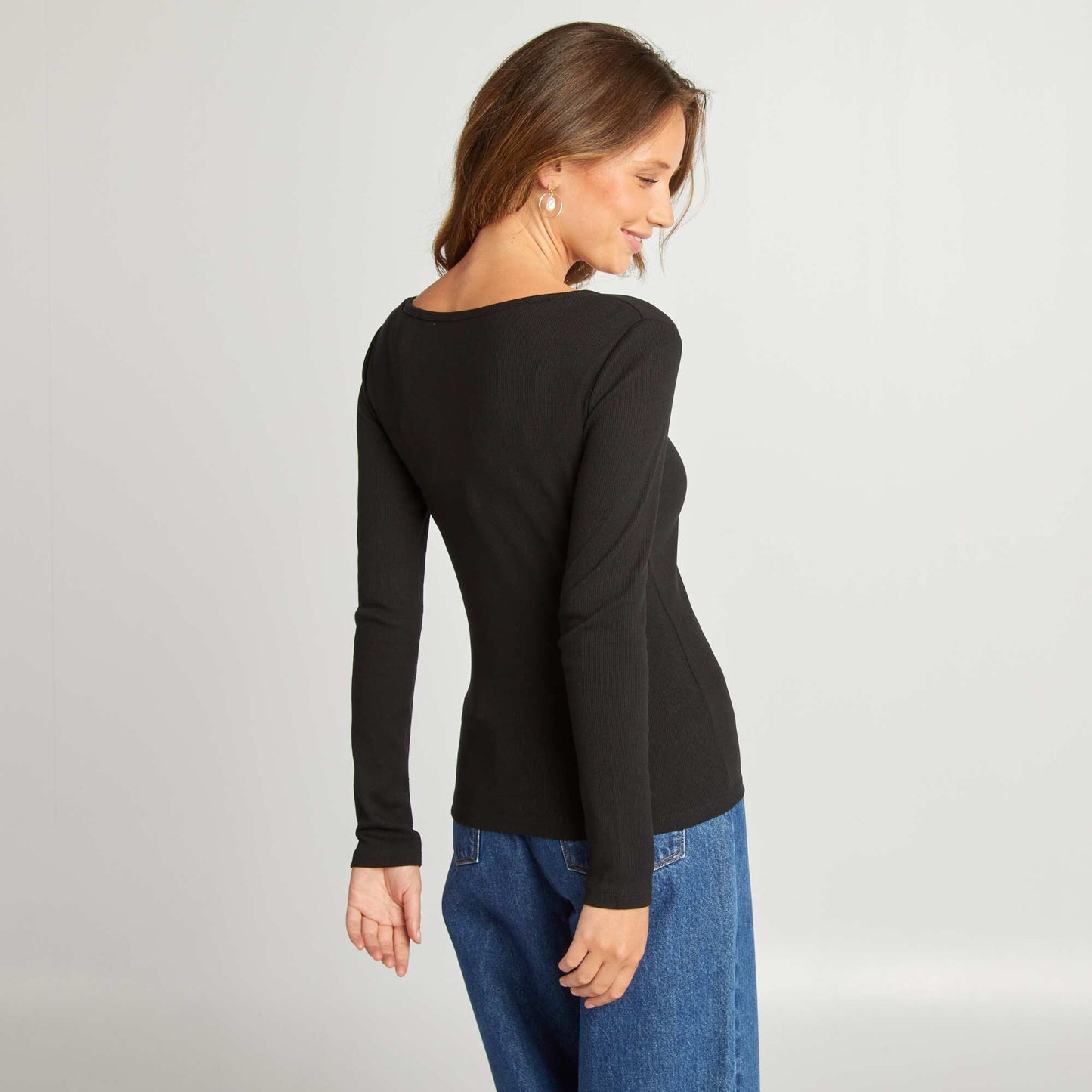 Ribbed T-shirt with round neck black