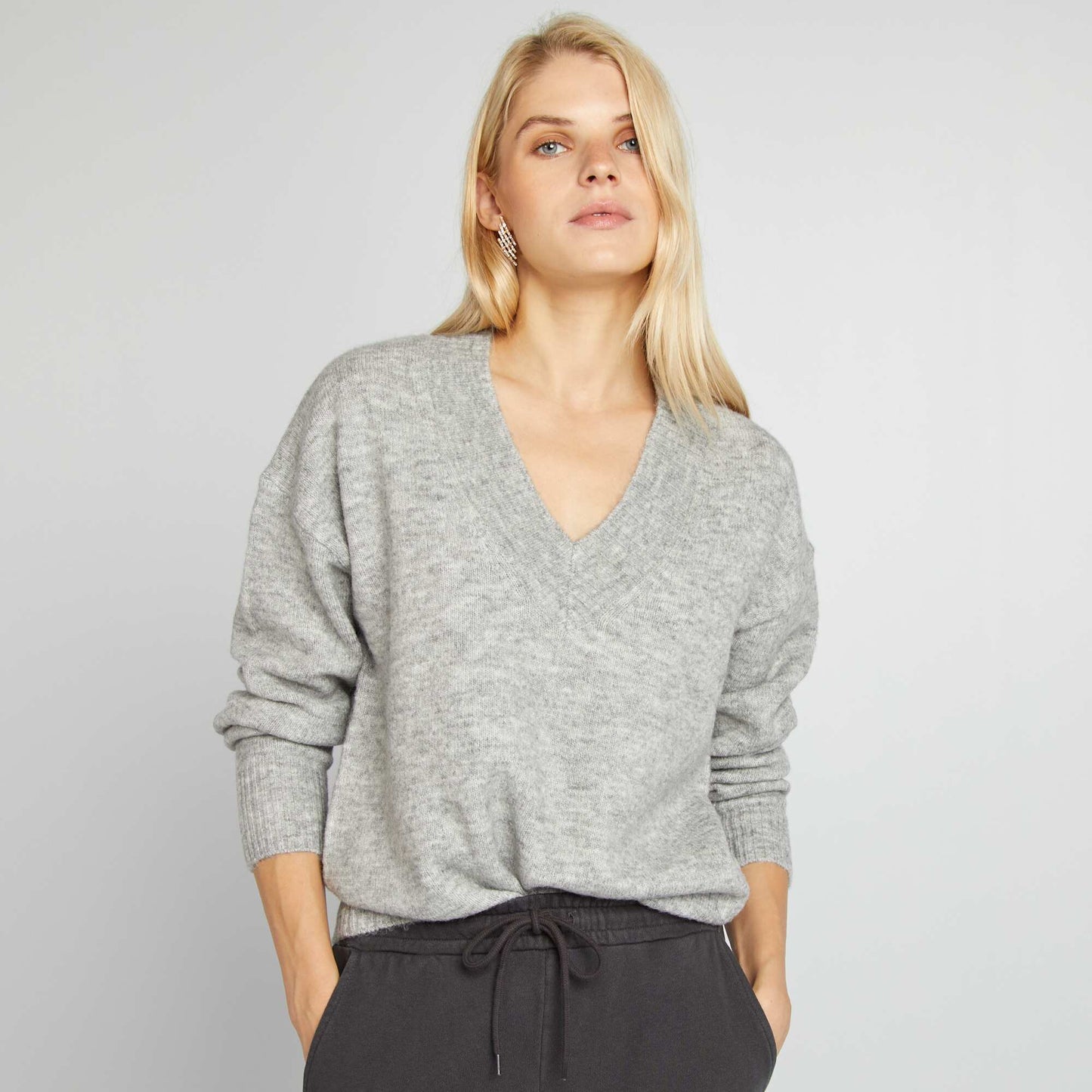 Knitted V-neck jumper GREY