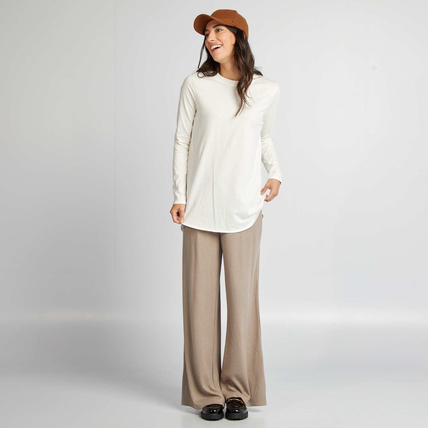 Long-sleeved T-shirt with longer back BEIGE