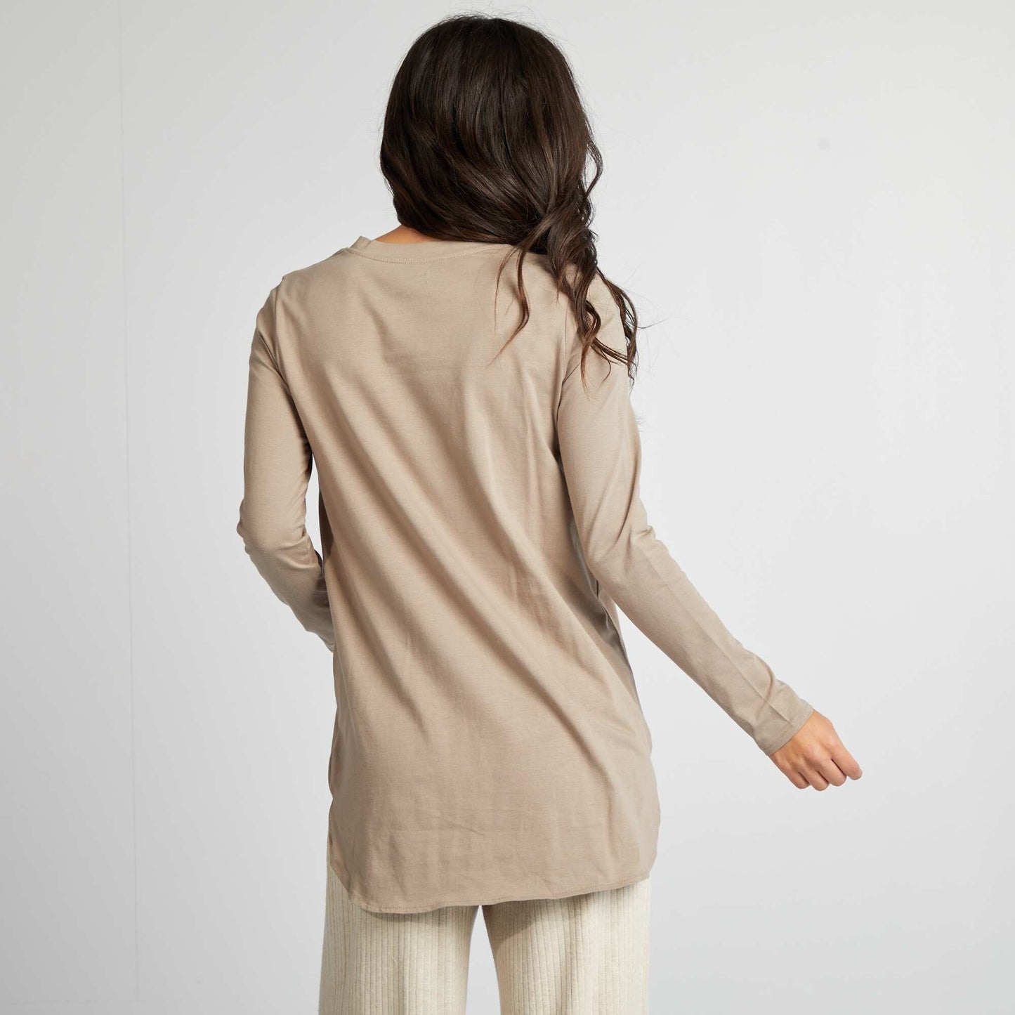 Long-sleeved T-shirt with longer back BROWN