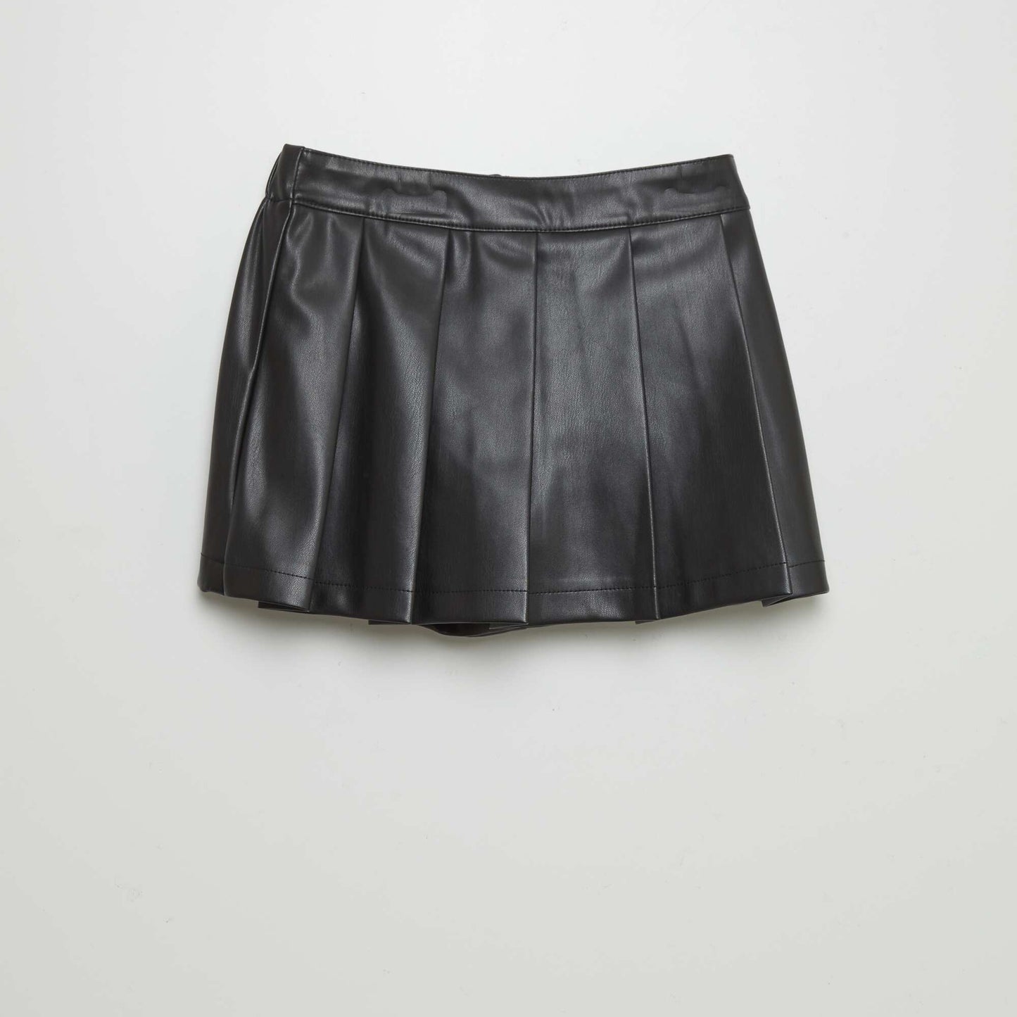 Pleated faux leather skort black