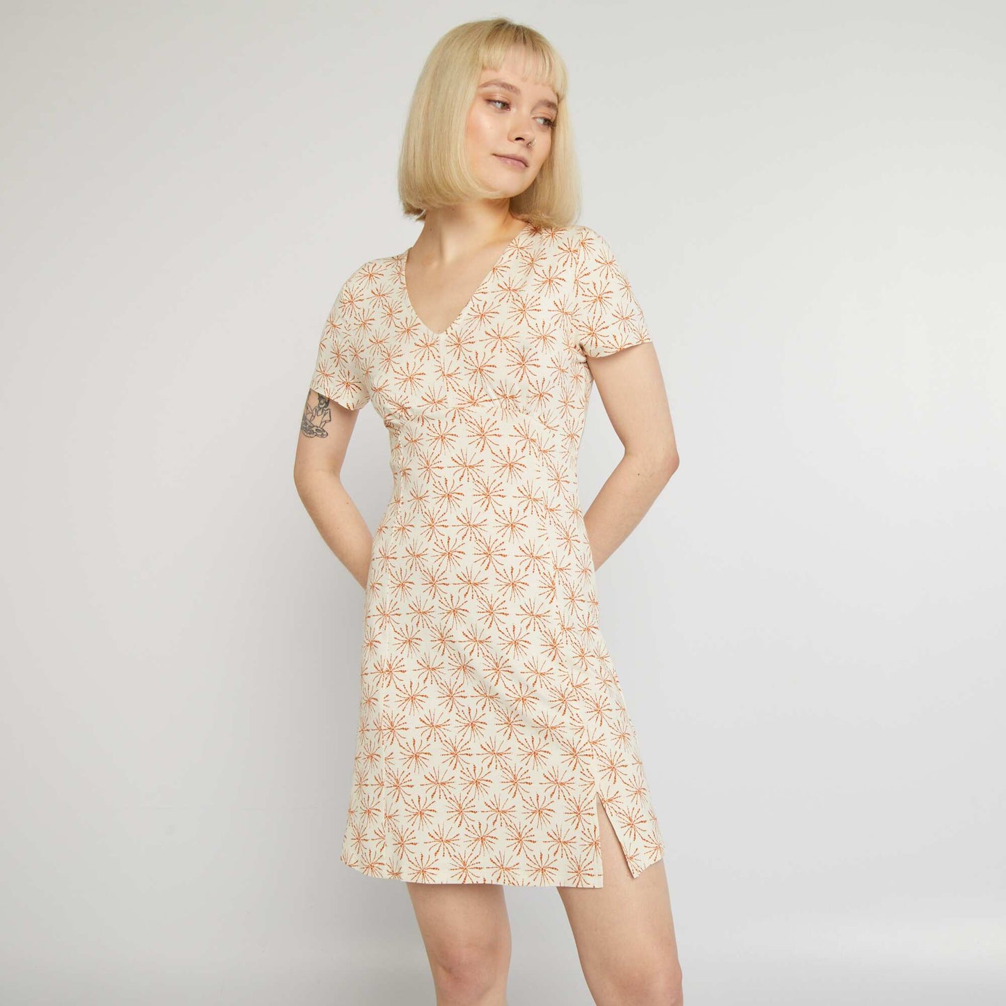 Short V-neck dress BEIGE