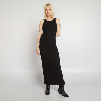Long pleated knit fabric dress with round neckline black