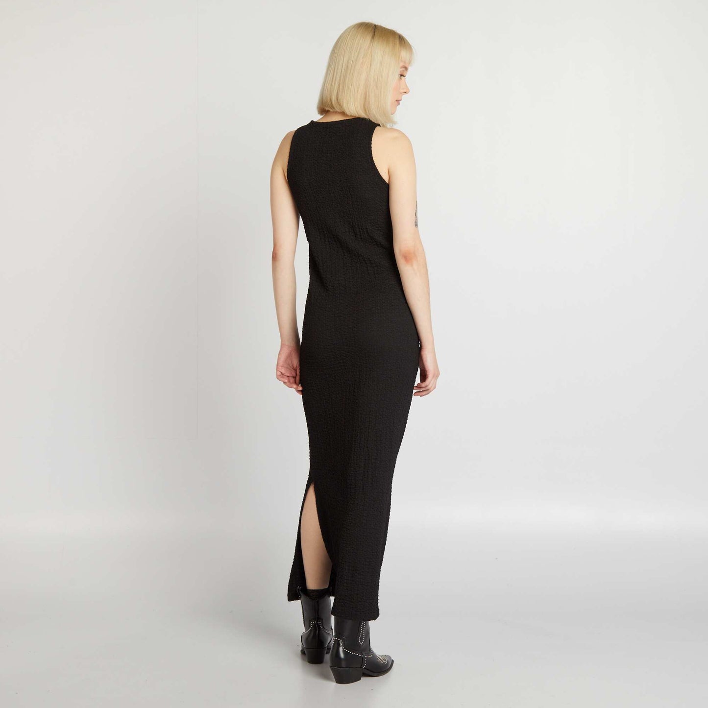 Long pleated knit fabric dress with round neckline black