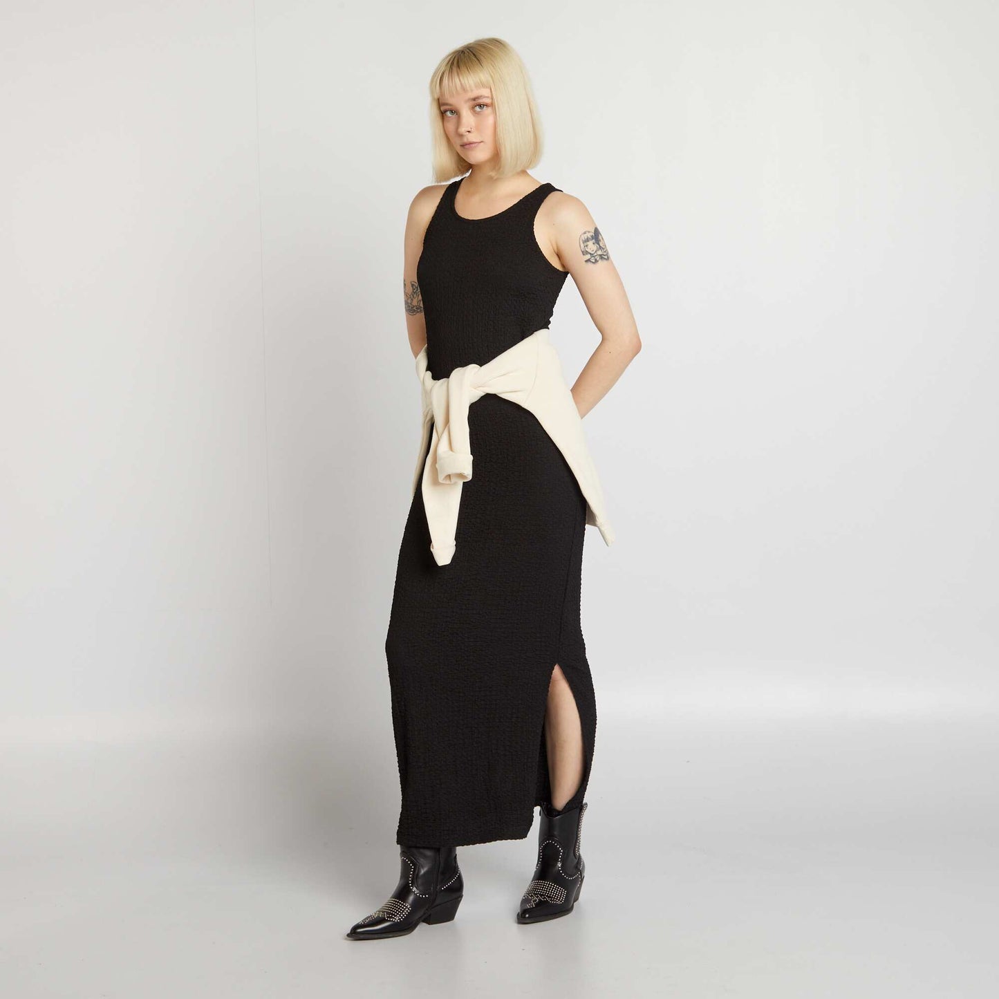 Long pleated knit fabric dress with round neckline black