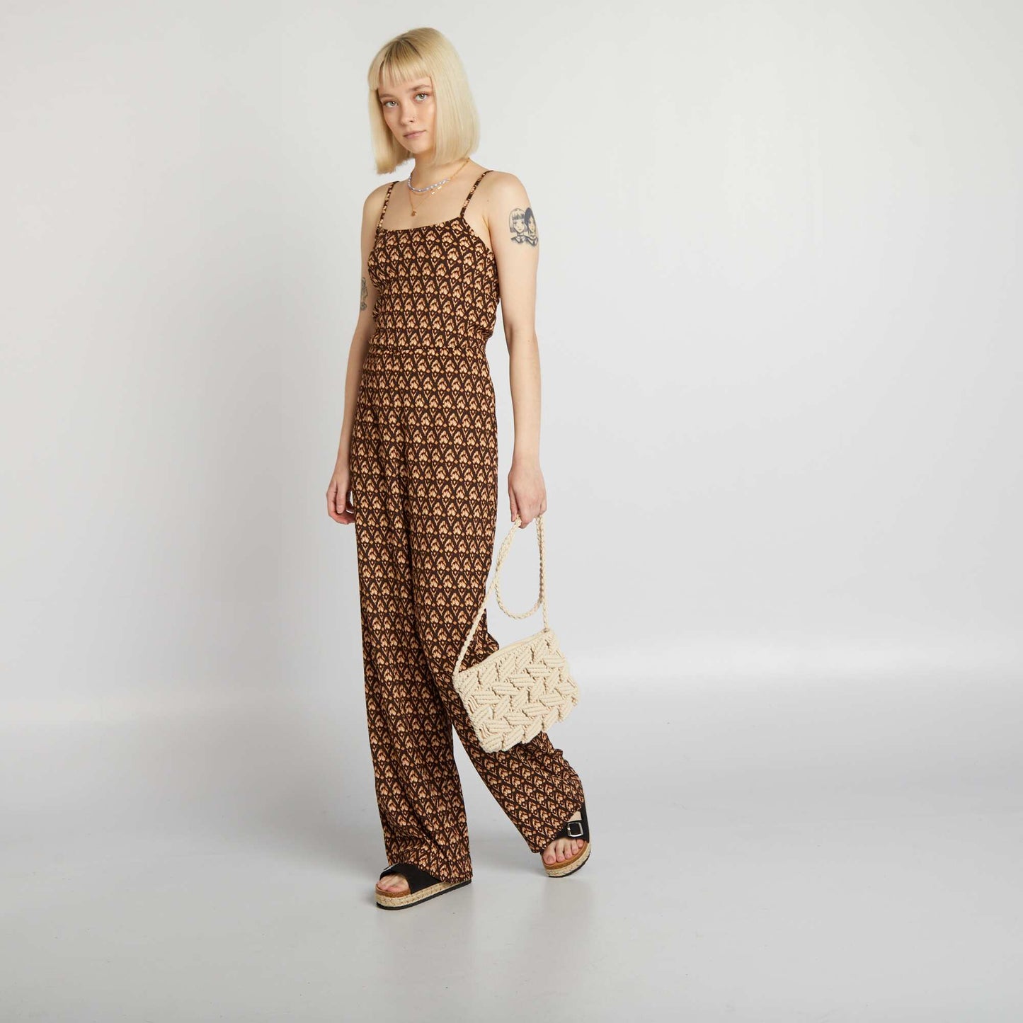 Flowing wide-leg jumpsuit with narrow straps BROWN