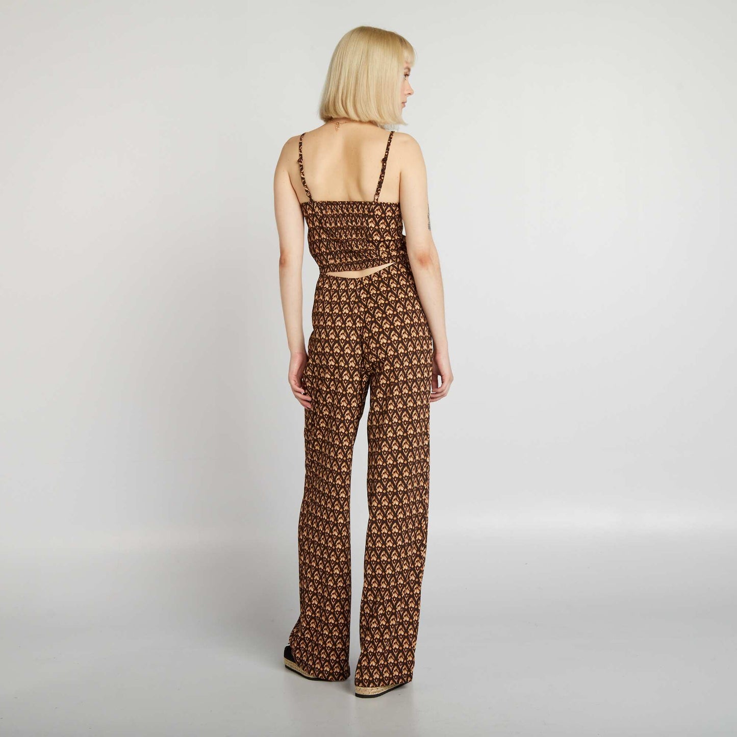 Flowing wide-leg jumpsuit with narrow straps BROWN