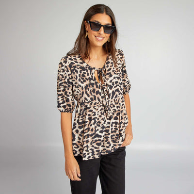 بلوزة قصيرة منفوخة مع فيونكات باللون البني