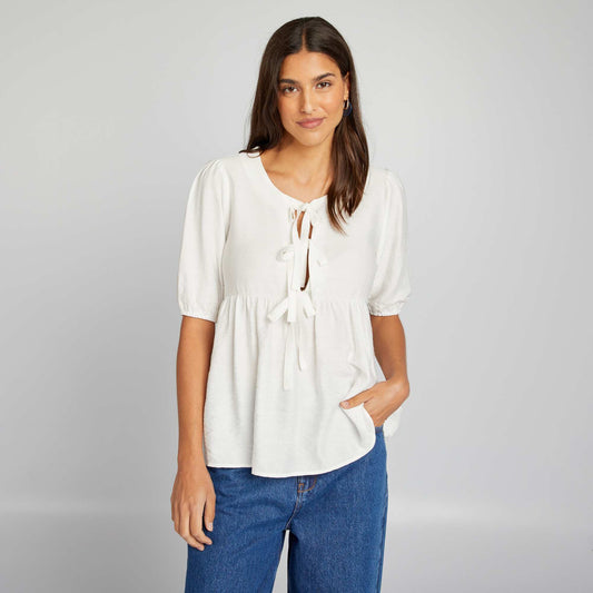 Billowy cropped blouse with bows white