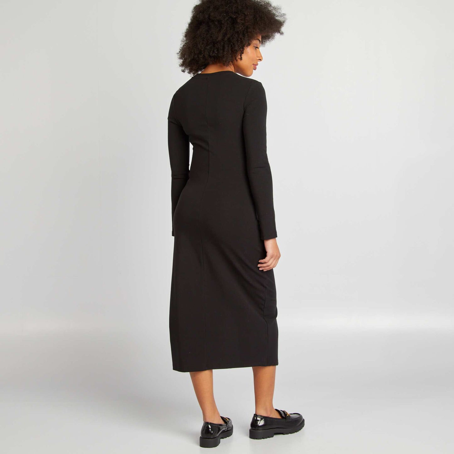 Figure-hugging maternity dress black