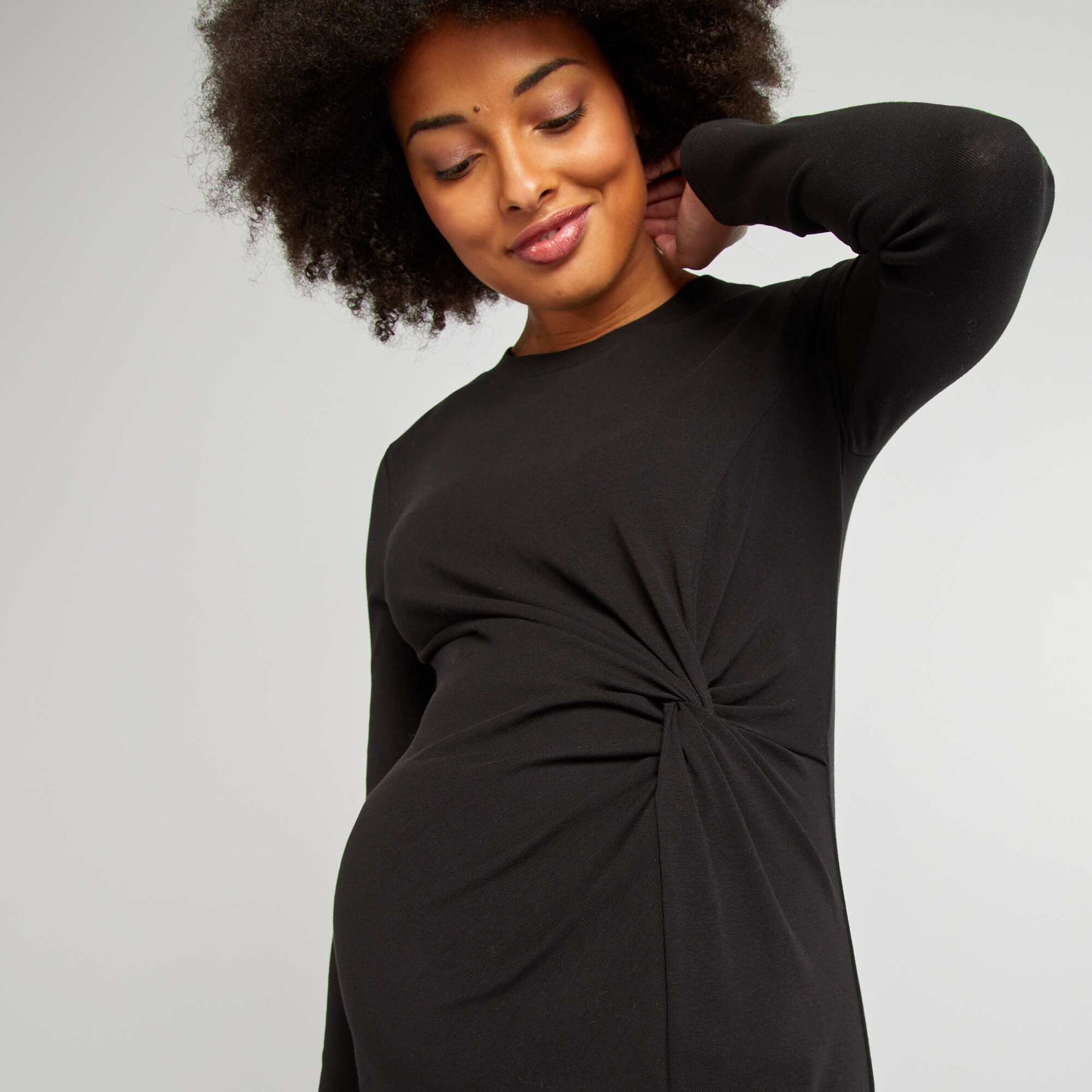 Figure-hugging maternity dress black