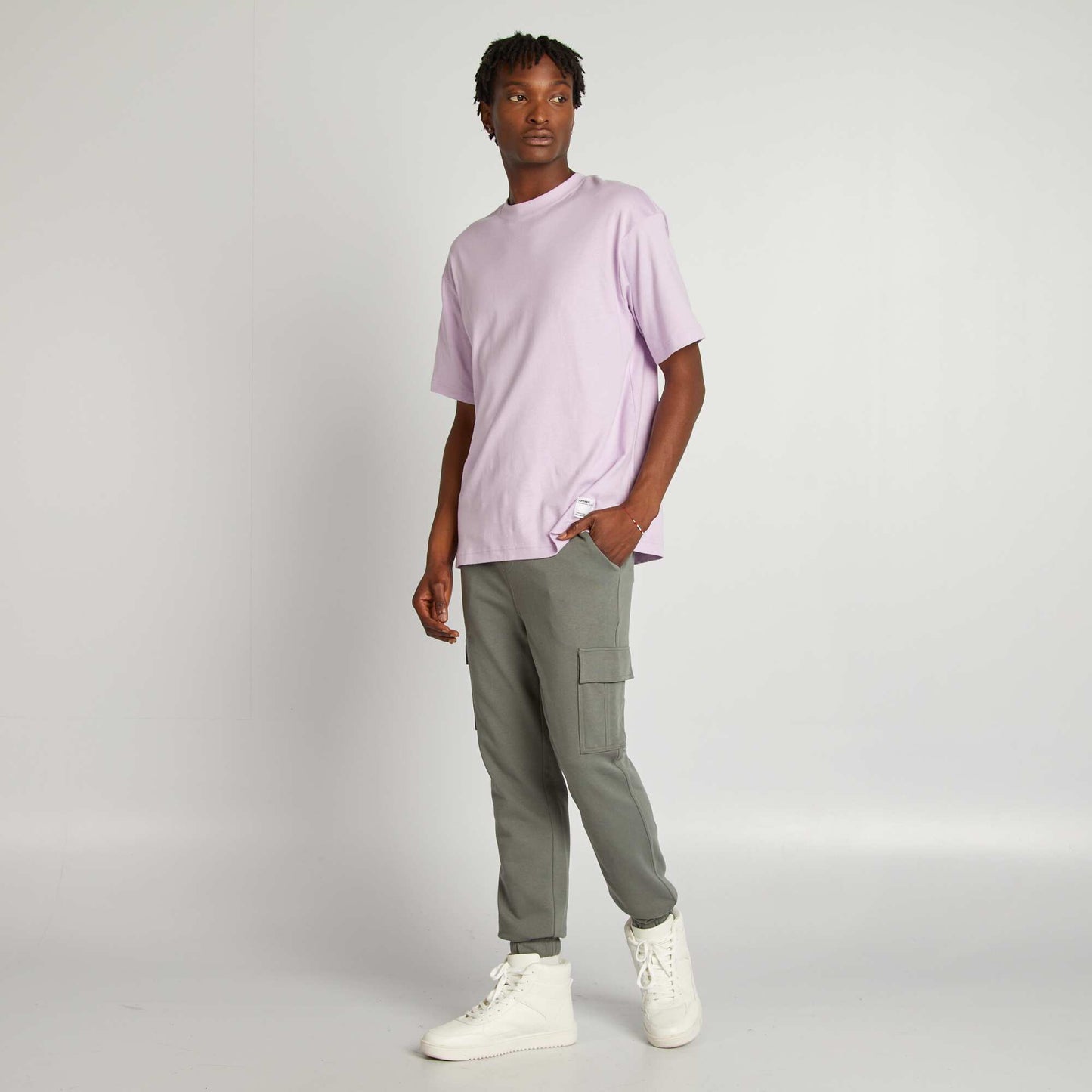 بنطال رياضي متعدد الجيوب باللون الأخضر