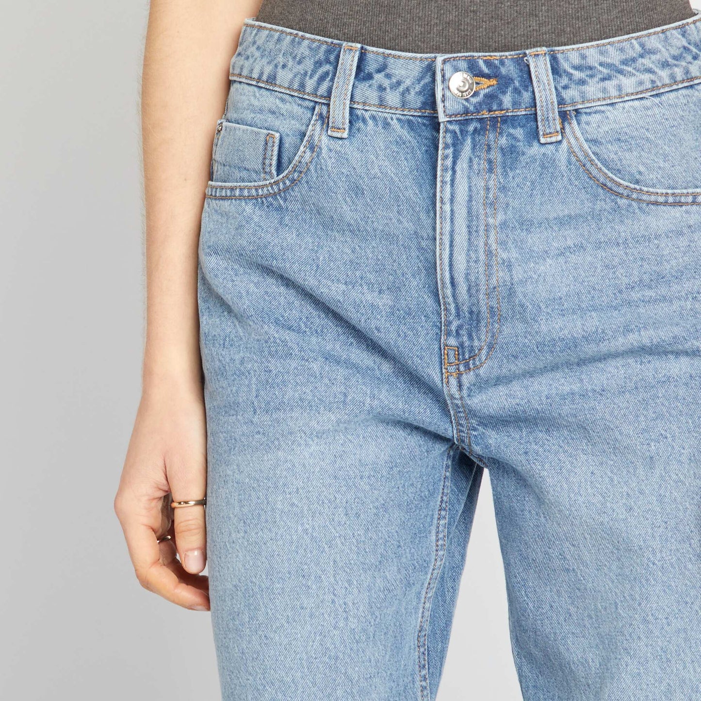 بنطلون جينز بقصة عادية/ساق مستقيمة أزرق