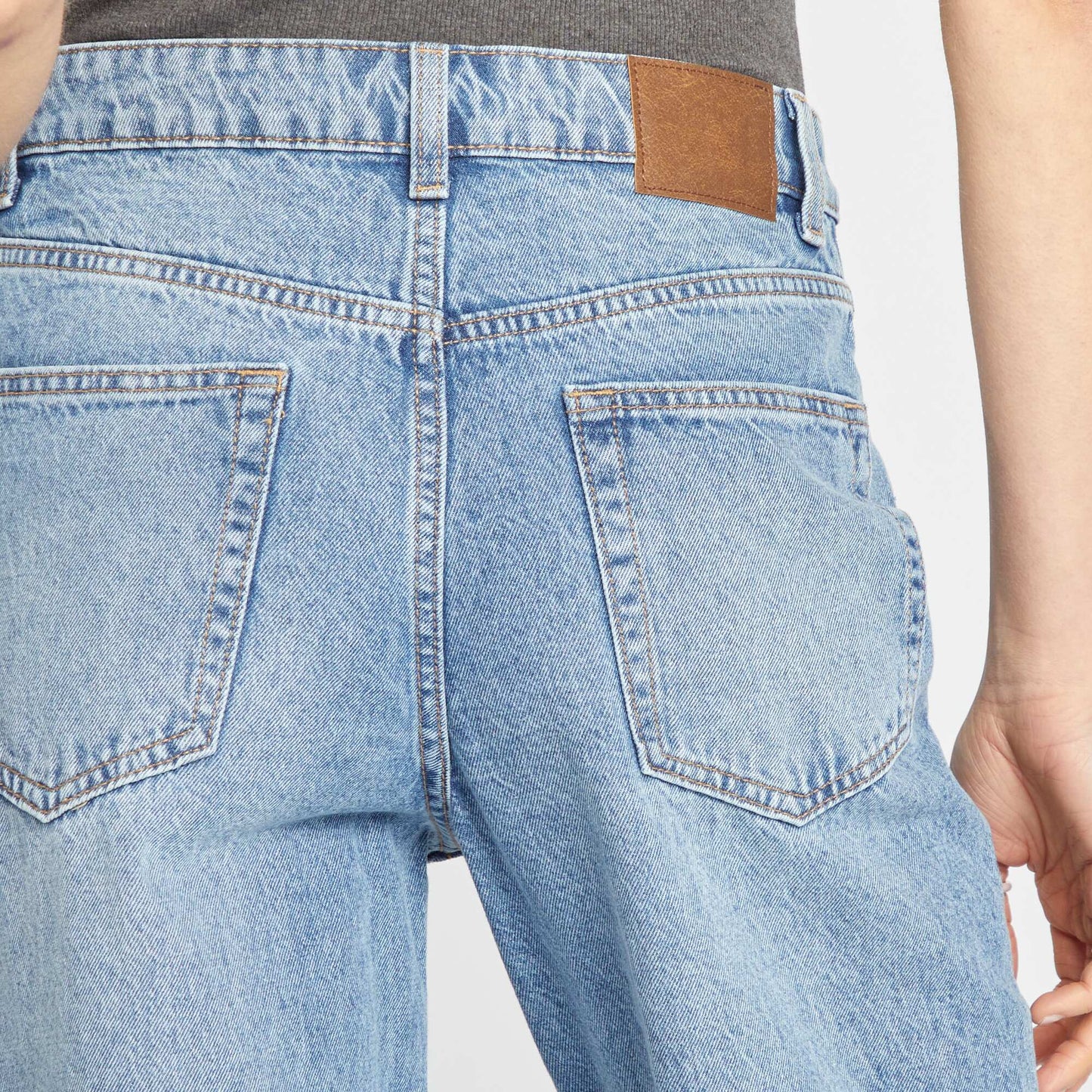 بنطلون جينز بقصة عادية/ساق مستقيمة أزرق