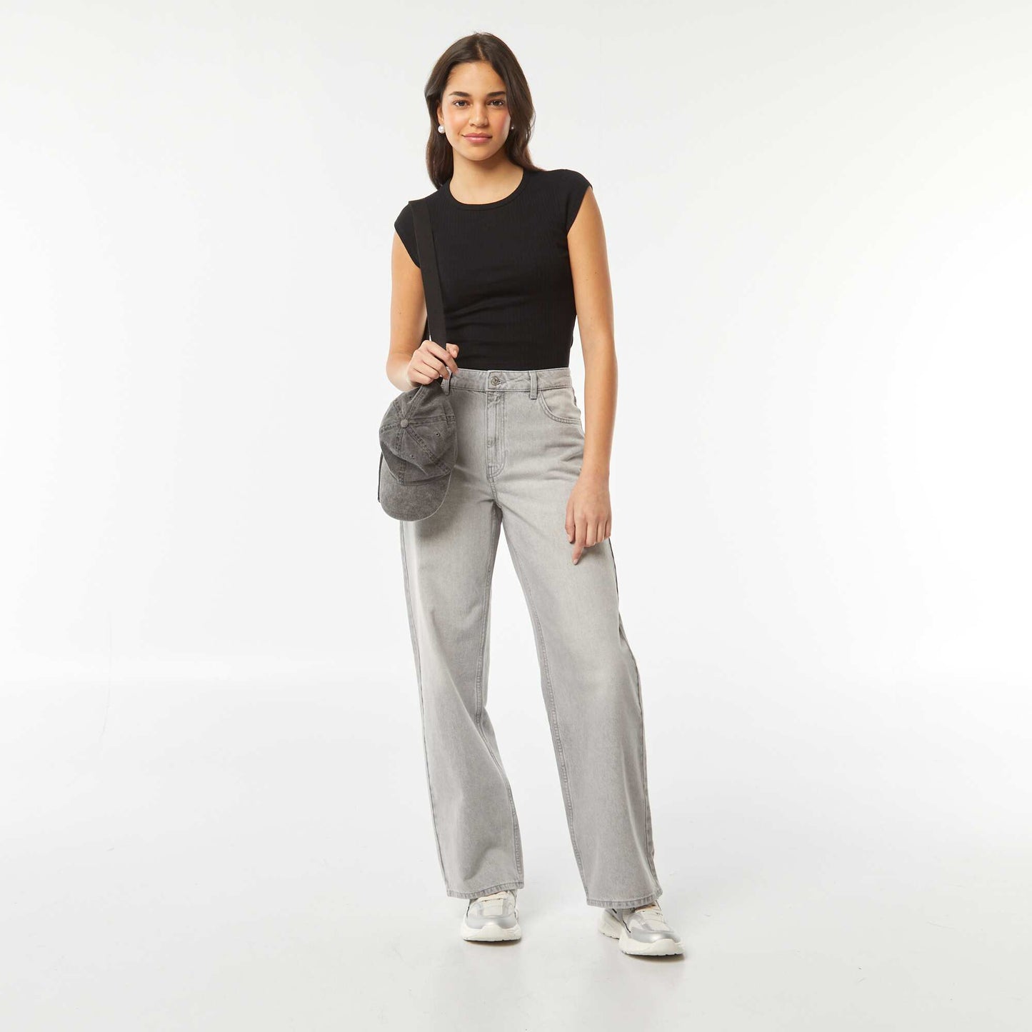 Sleeveless T-shirt with opening at the lower back BLACK