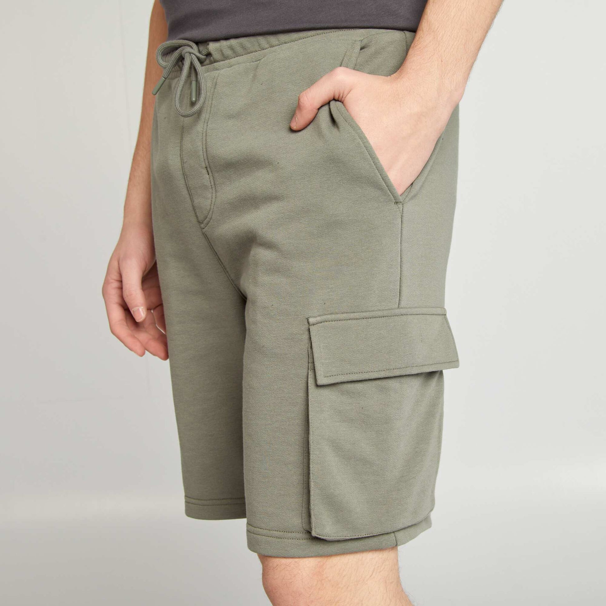 Lightweight sweatshirt fabric multi-pocket shorts GREEN