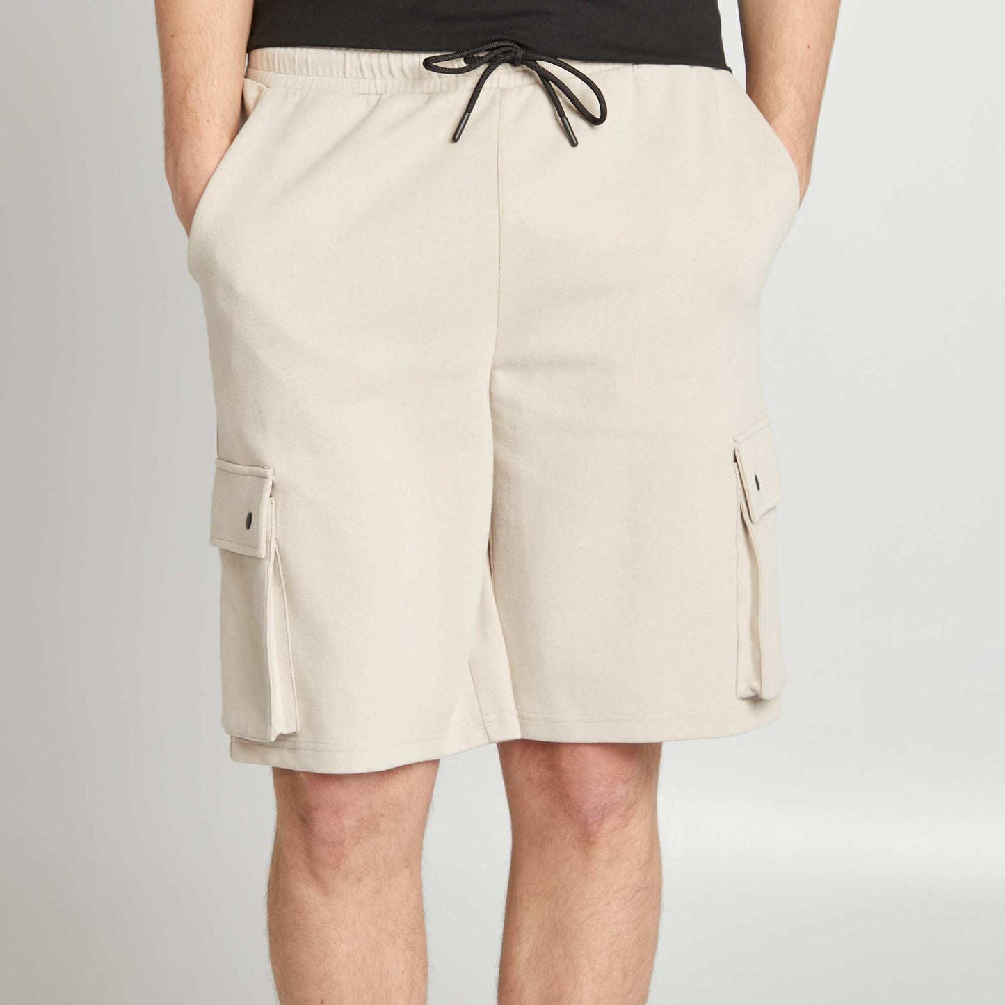 Lightweight sweatshirt fabric shorts with flap pockets GREY