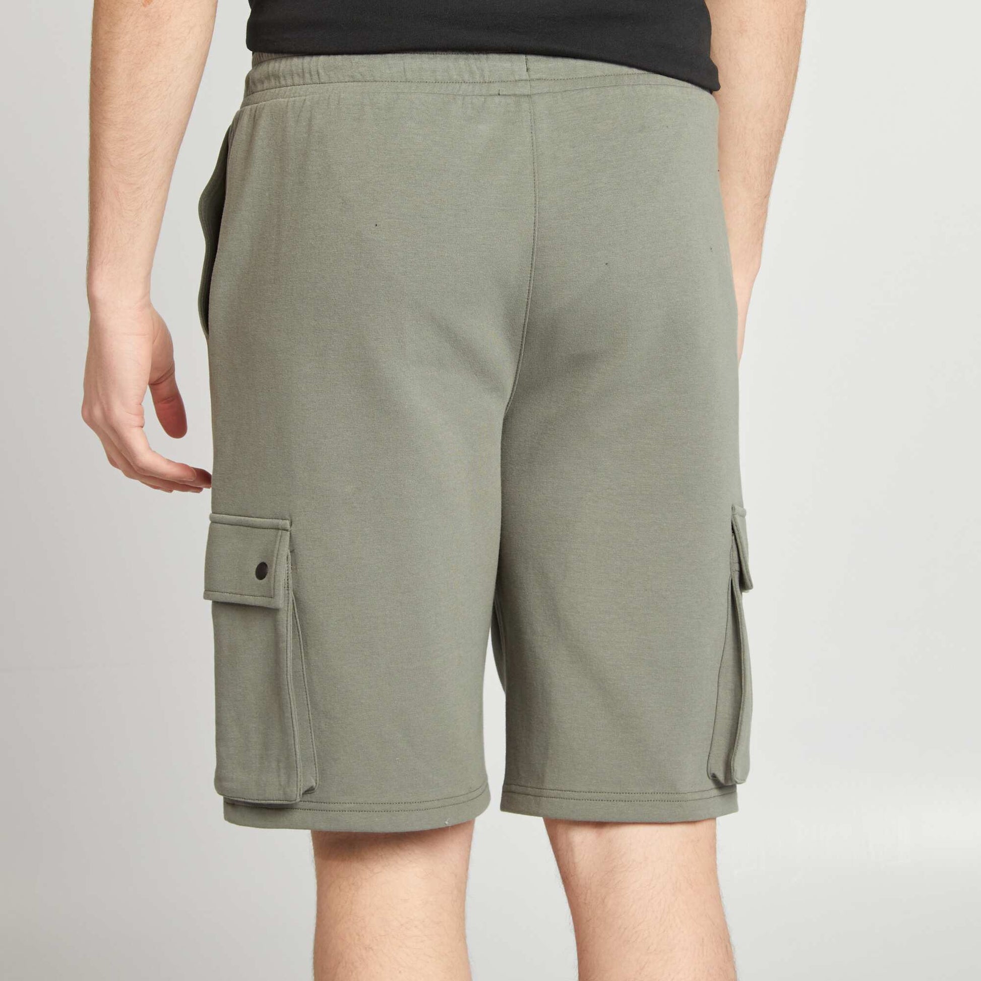 Lightweight sweatshirt fabric shorts with flap pockets GREEN