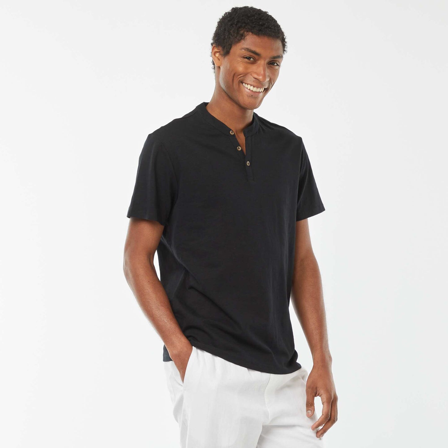 Short-sleeved T-shirt with Henley collar BLACK
