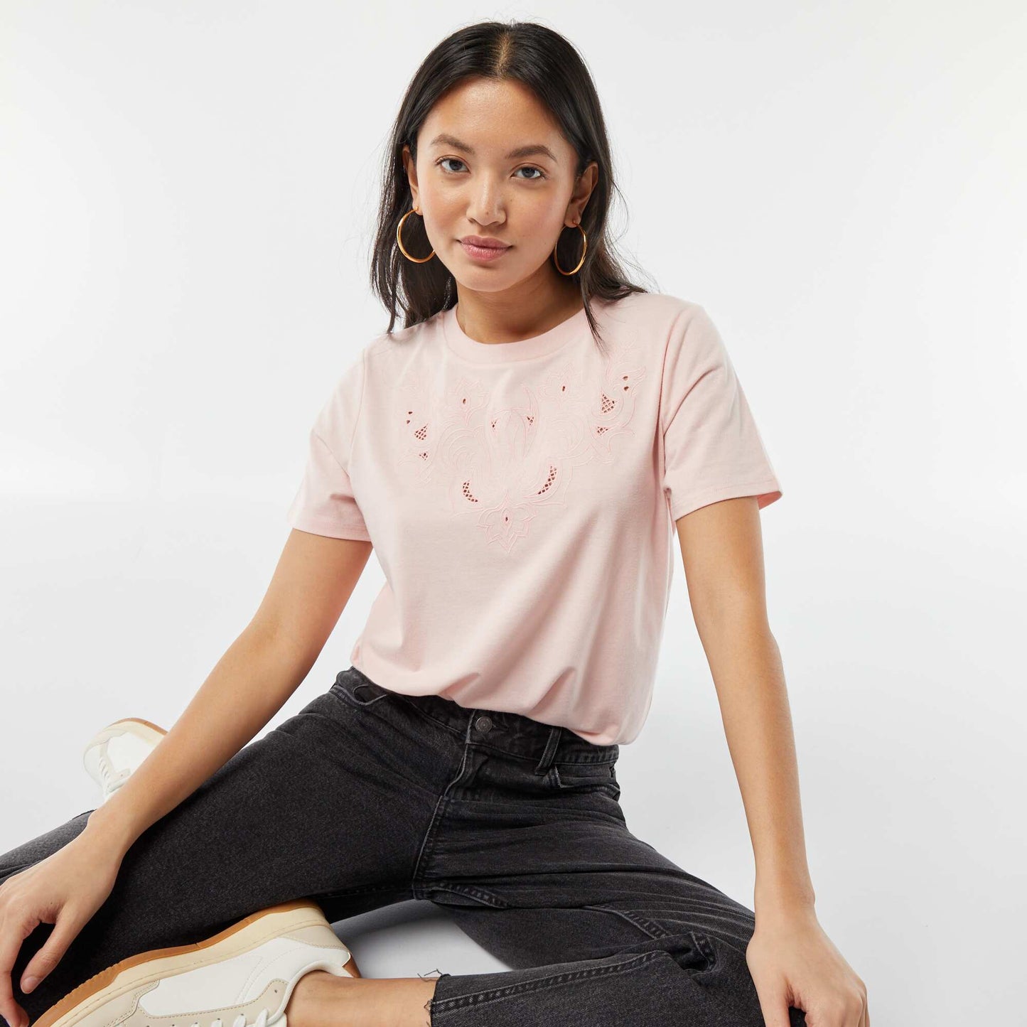 Short-sleeved T-shirt with fancy embroidery PINK
