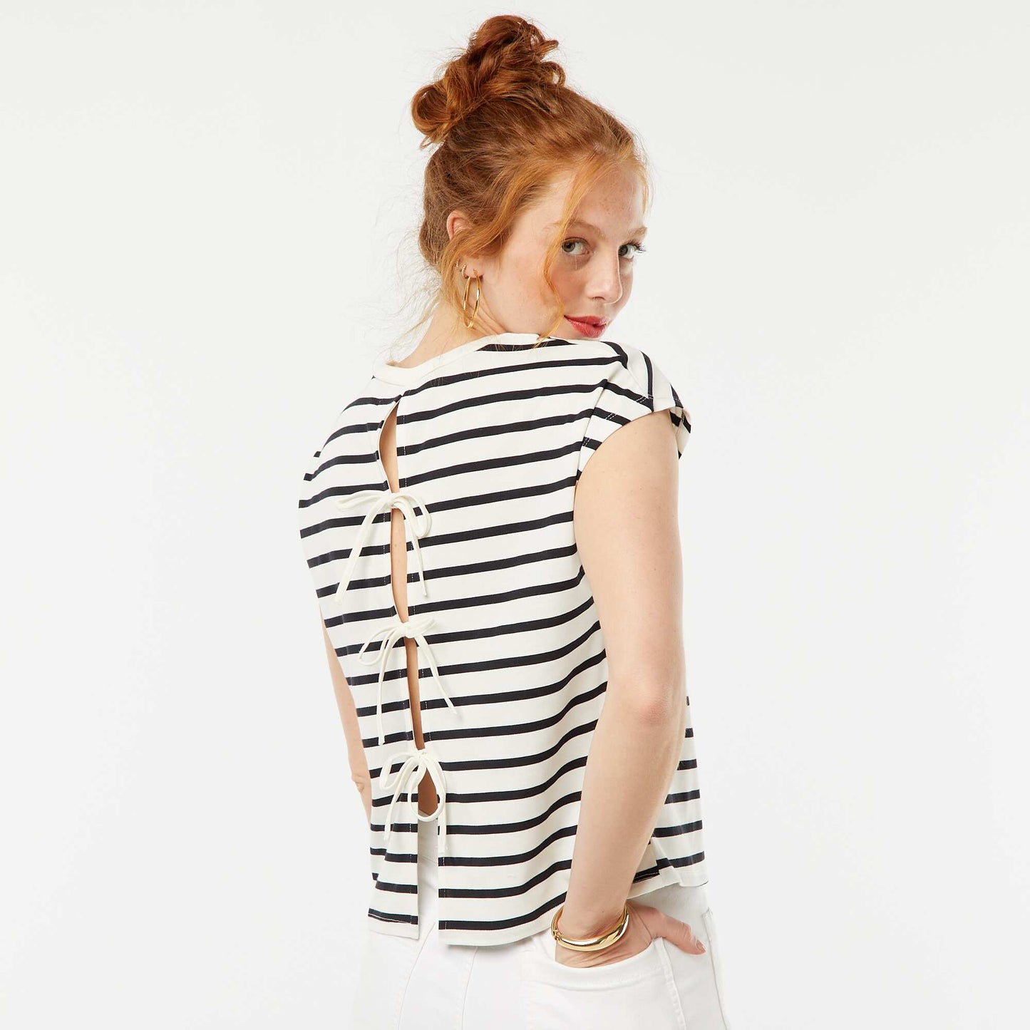 Short-sleeved T-shirt with open back BLUE