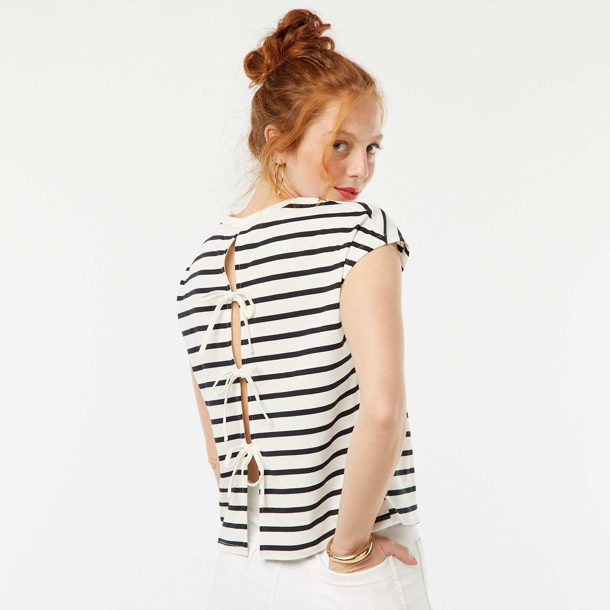 Short-sleeved T-shirt with open back BLUE