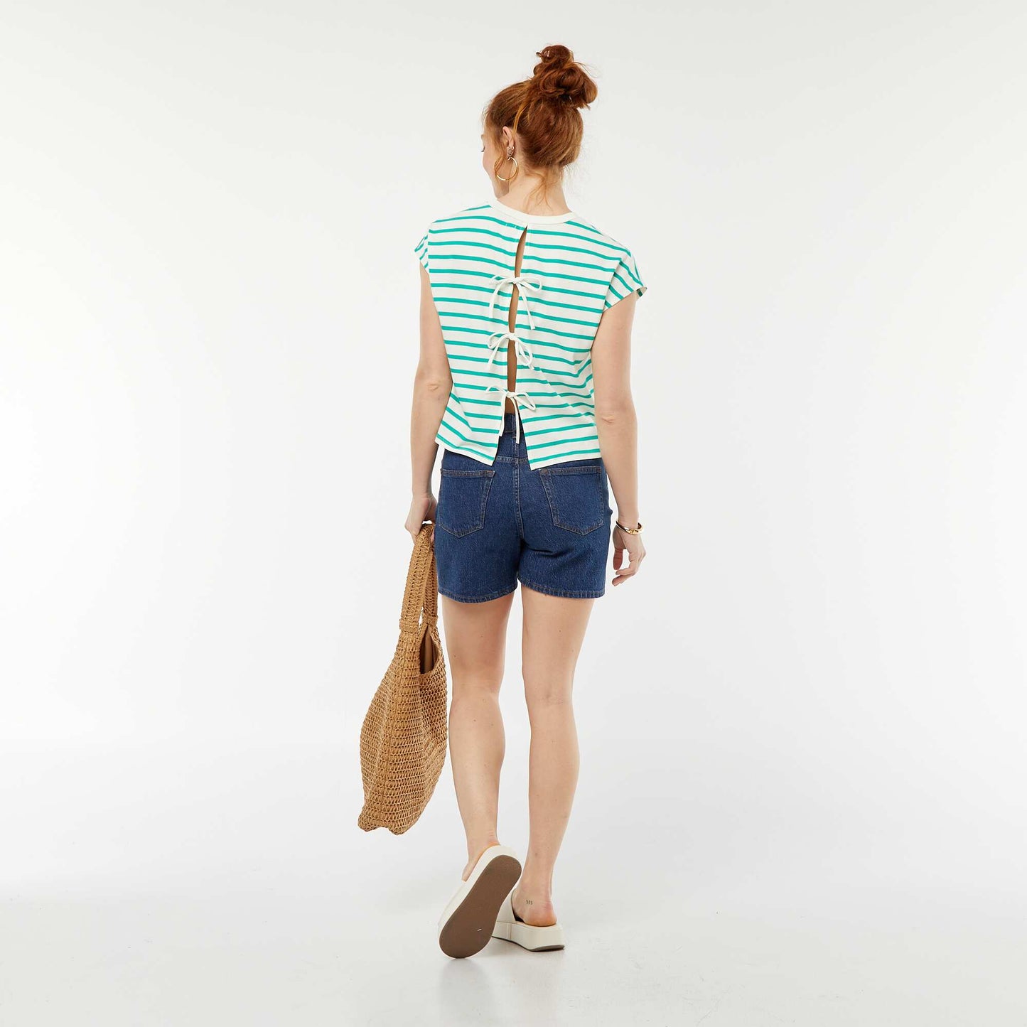 Short-sleeved T-shirt with open back GREEN