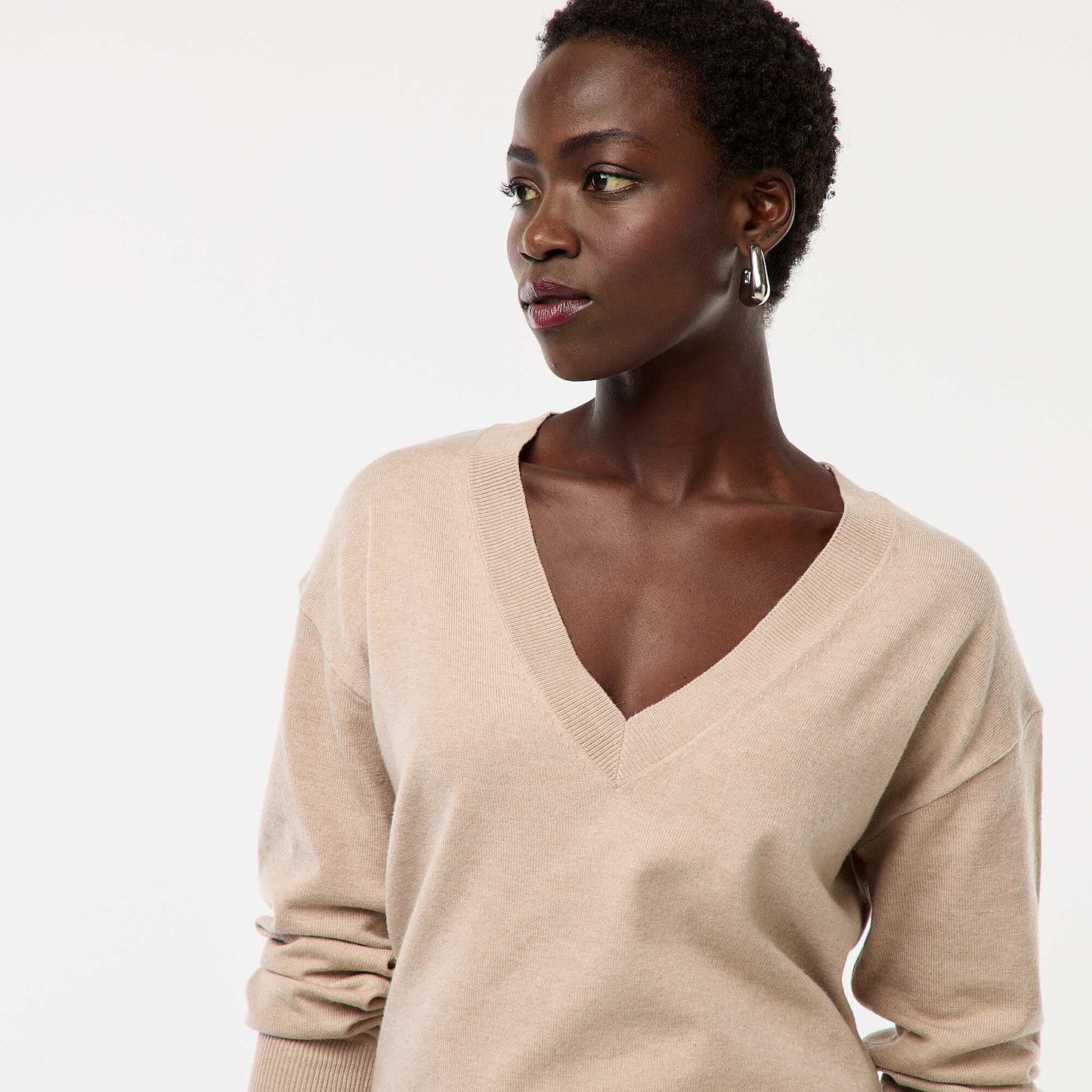 Fine-knit V-neck sweater BEIGE