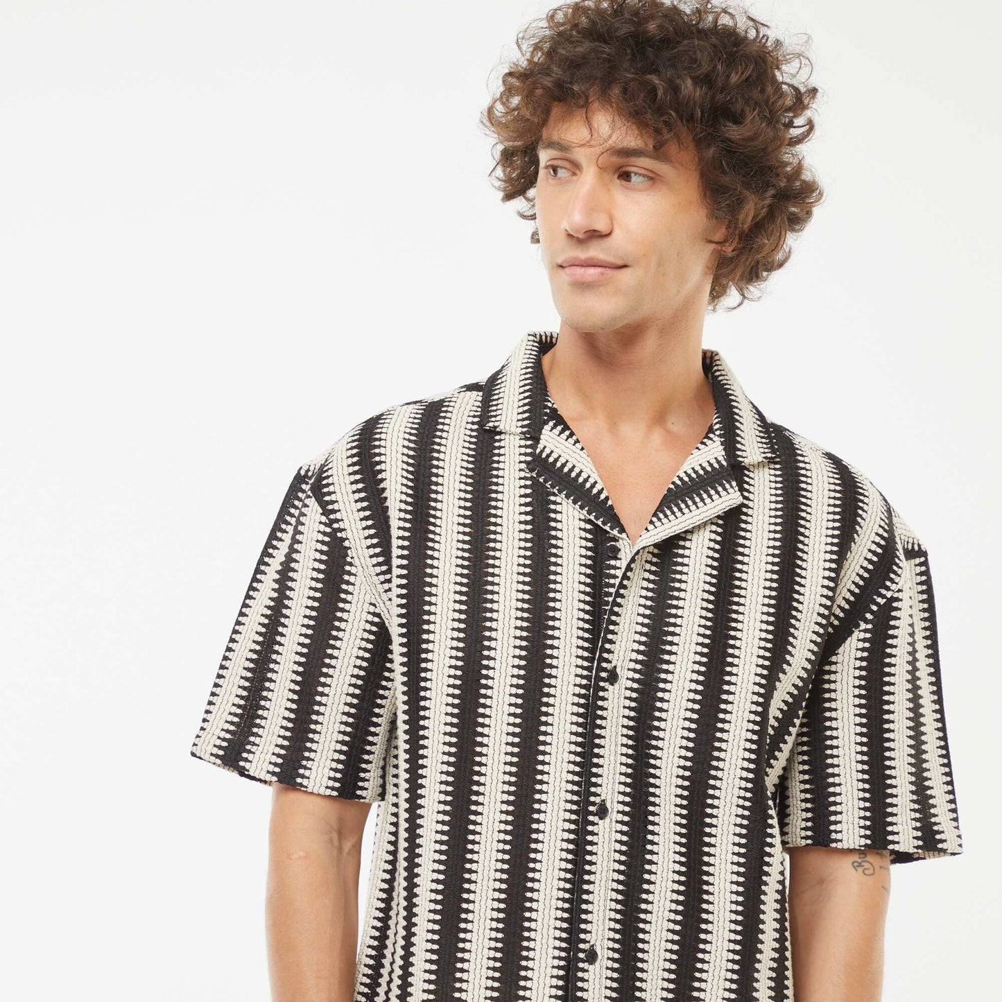 Patterned short-sleeved shirt BLACK
