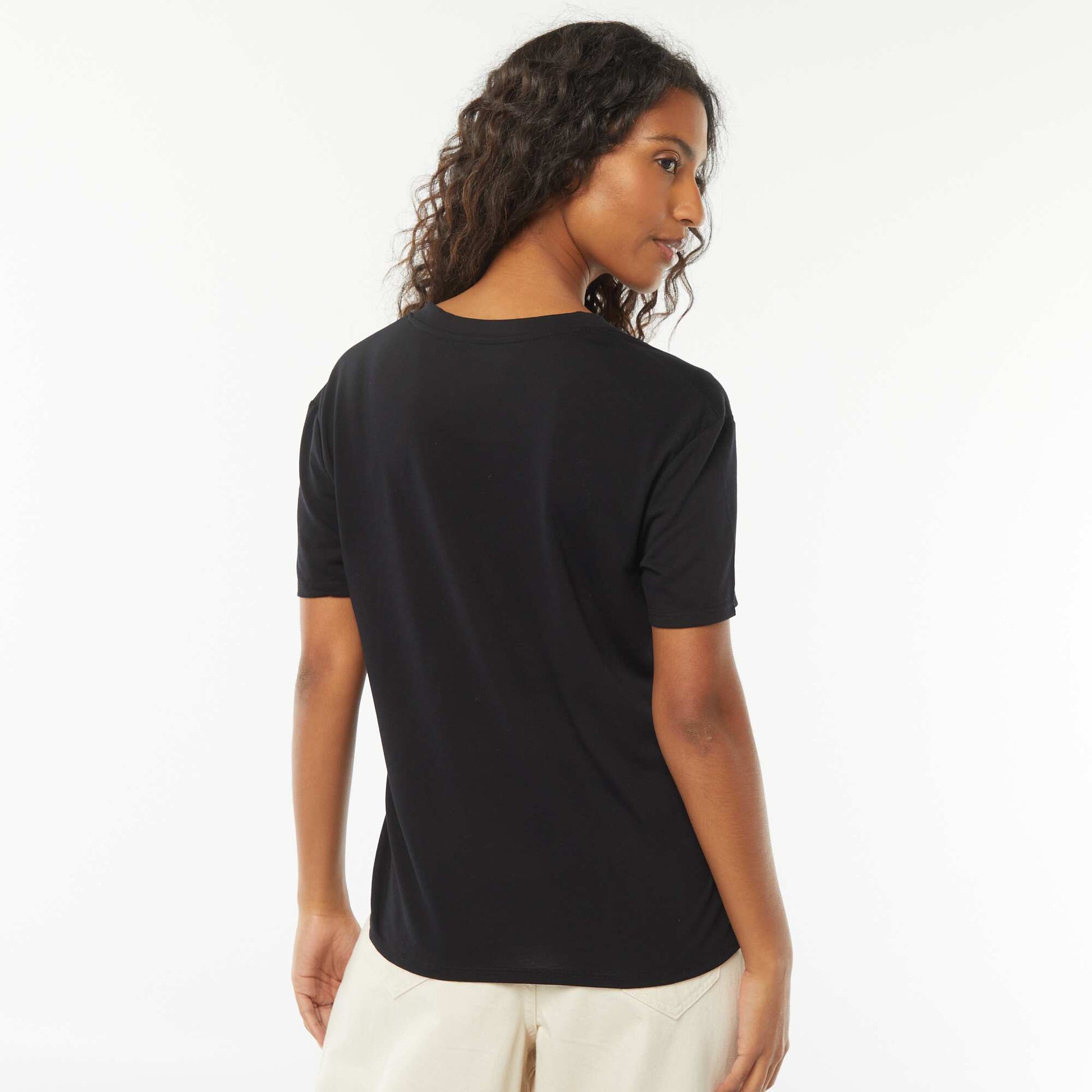 T-shirt with short sleeves and V-neckline BLACK