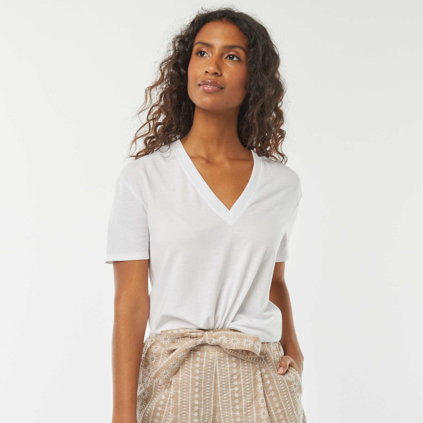 T-shirt with short sleeves and V-neckline WHITE