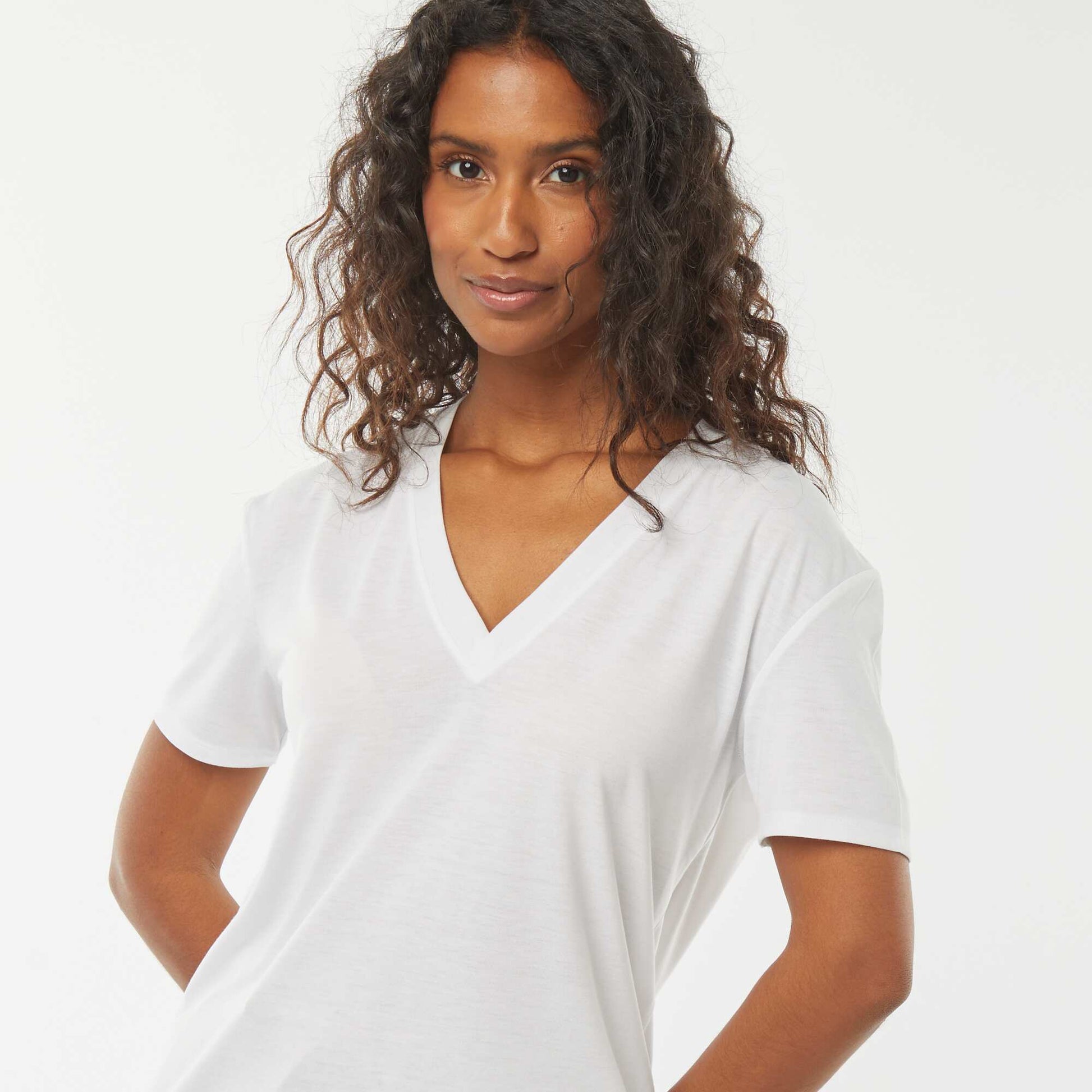 T-shirt with short sleeves and V-neckline WHITE