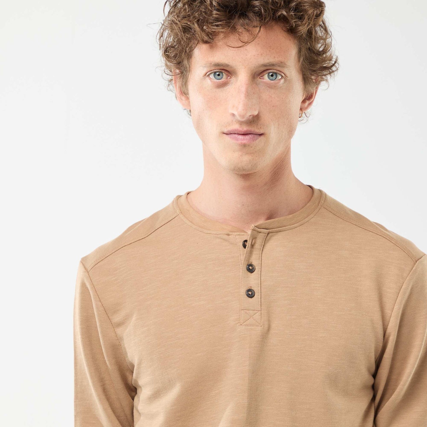 Long-sleeved T-shirt with henley collar BEIGE