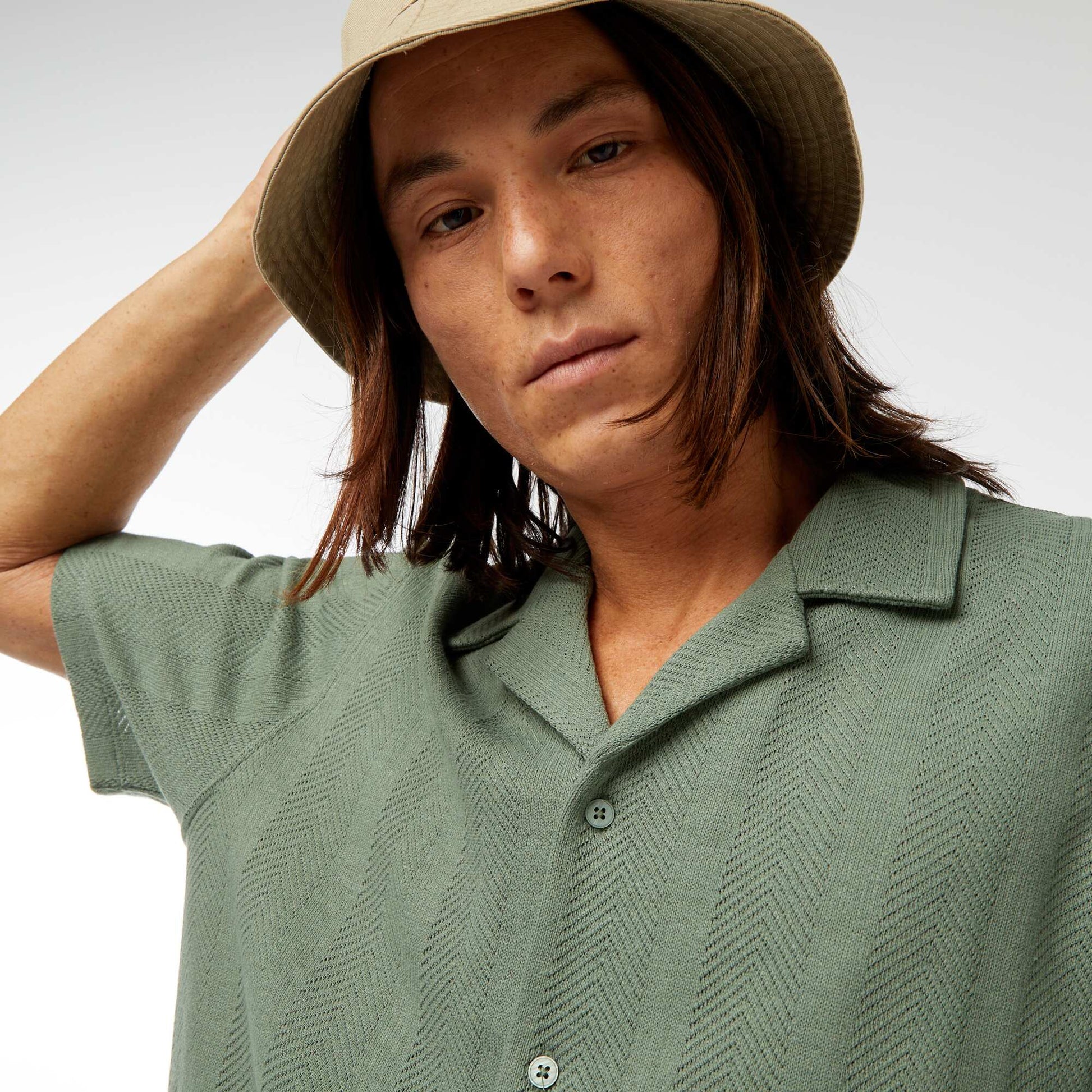 Short-sleeved openwork knit fabric shirt GREEN