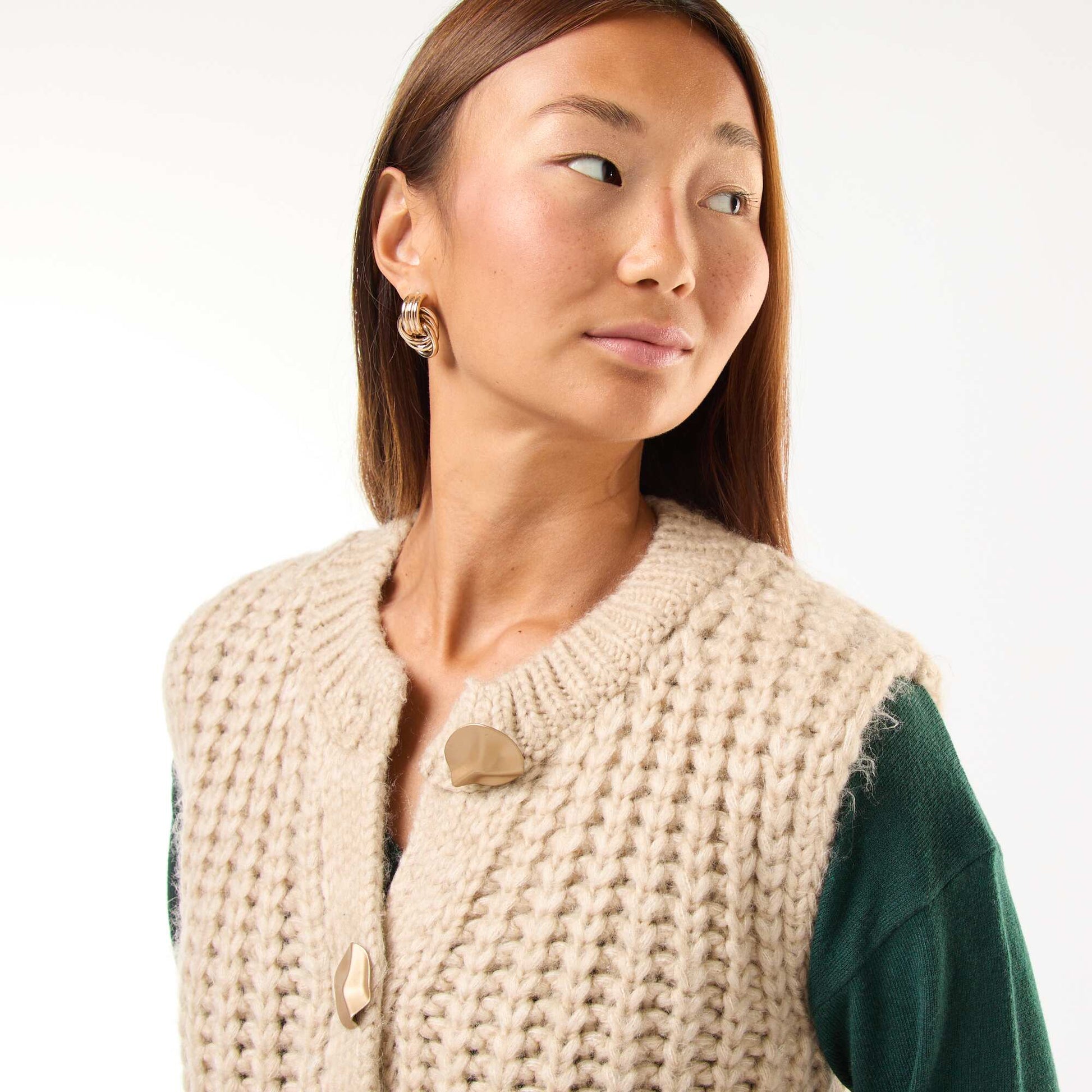 Sleeveless Cardigan with Large Hammered Button Opening BEIGE
