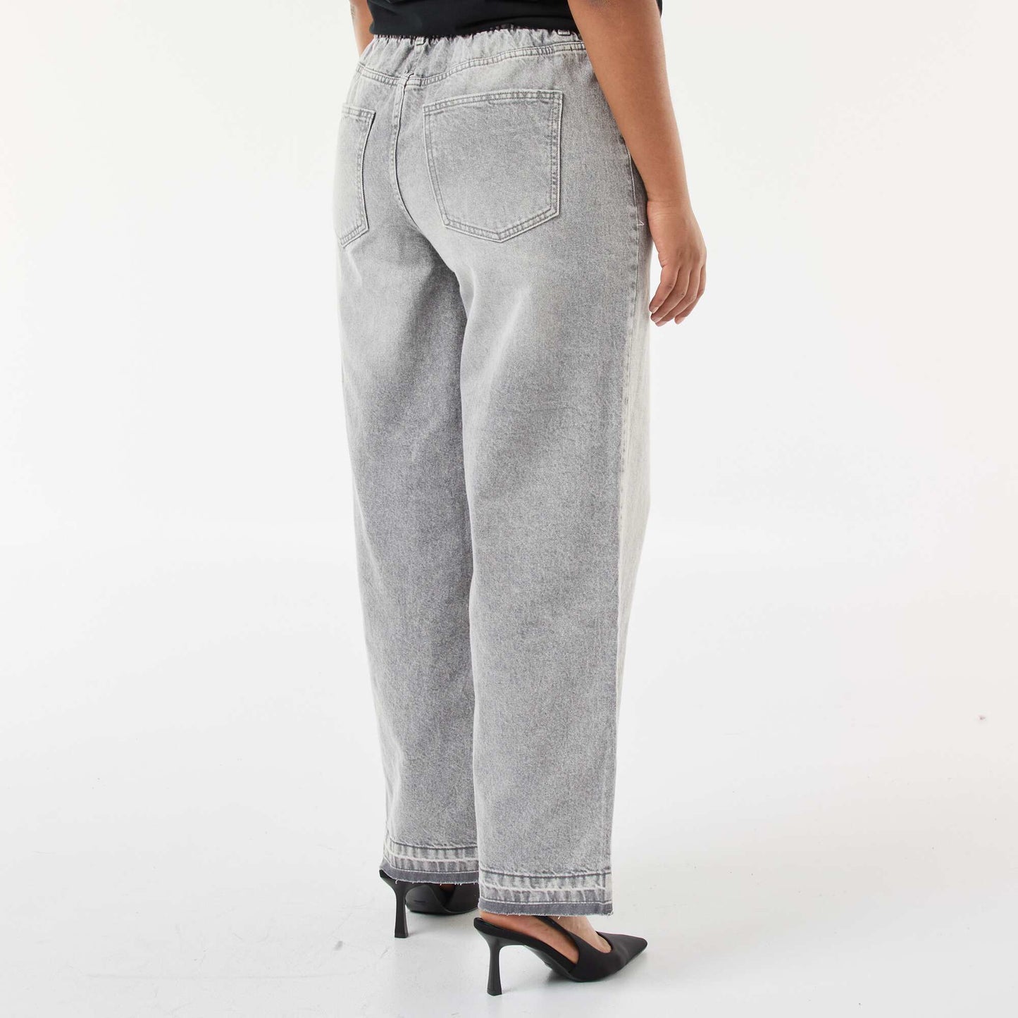 Wide Leg Jeans with Raw Hem GREY