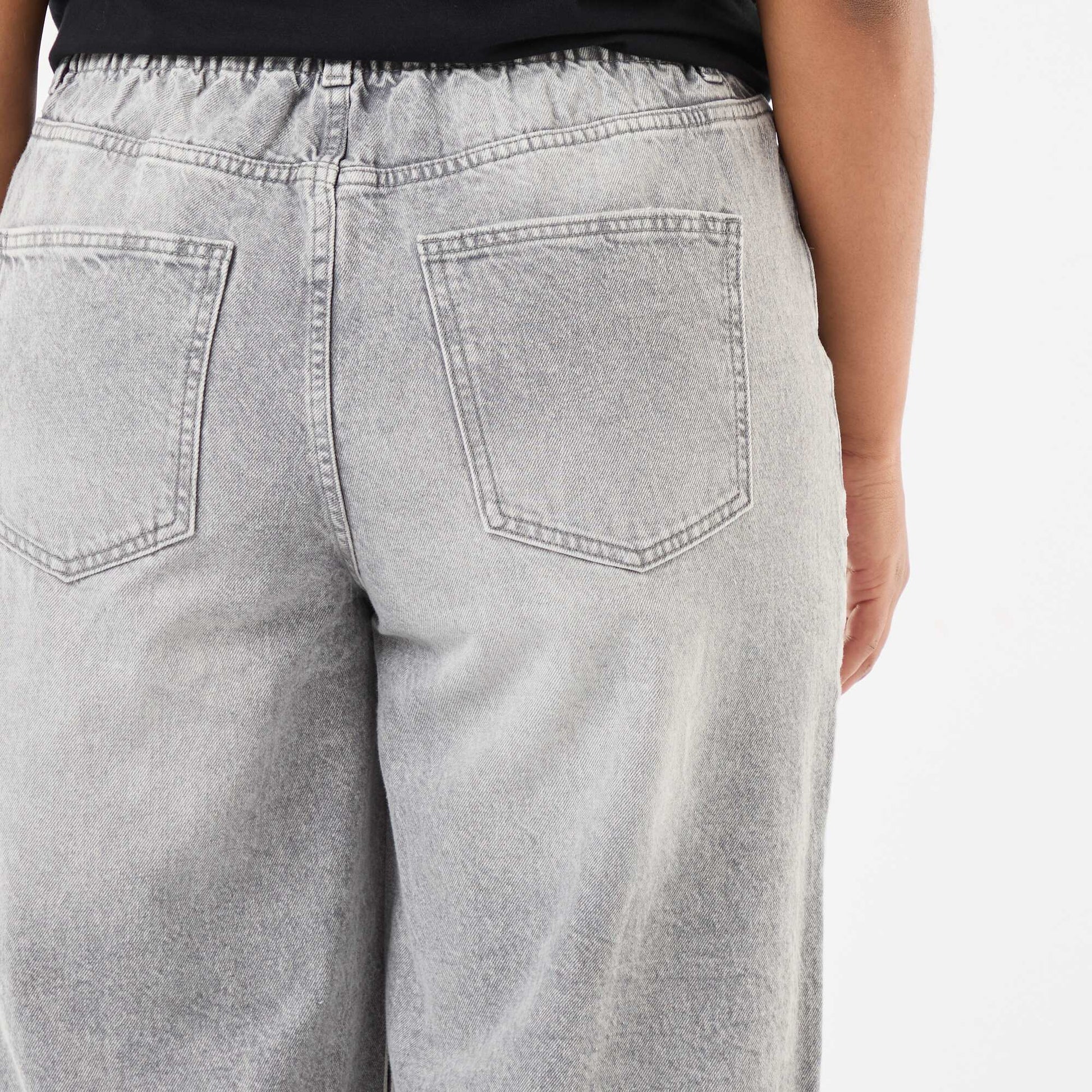 Wide Leg Jeans with Raw Hem GREY