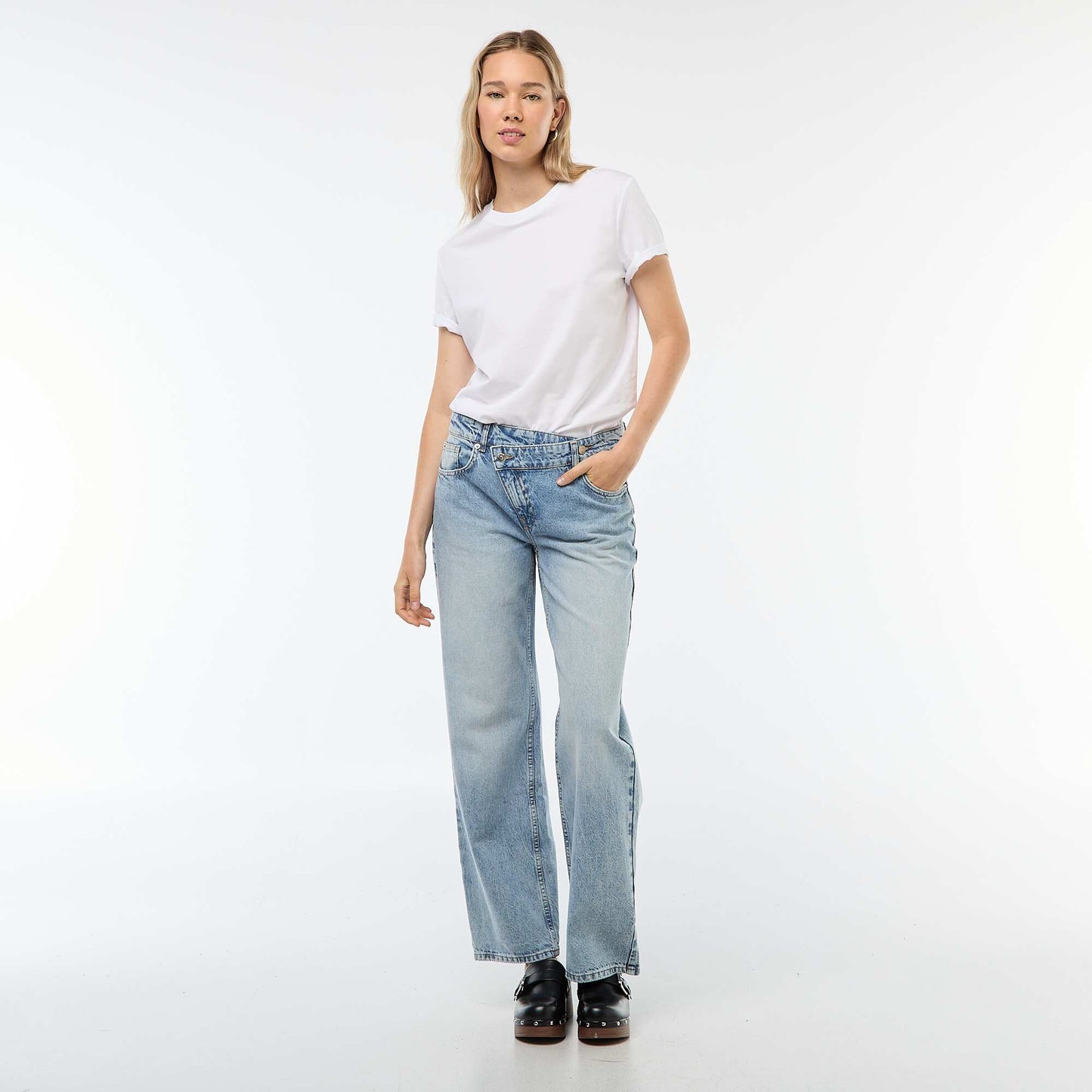 Wide-Leg High-Waisted Jeans with Asymmetric Belt BLUE