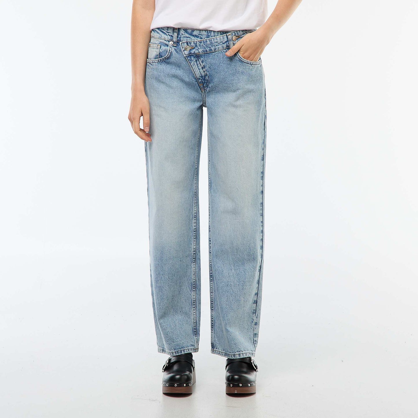 Wide-Leg High-Waisted Jeans with Asymmetric Belt BLUE