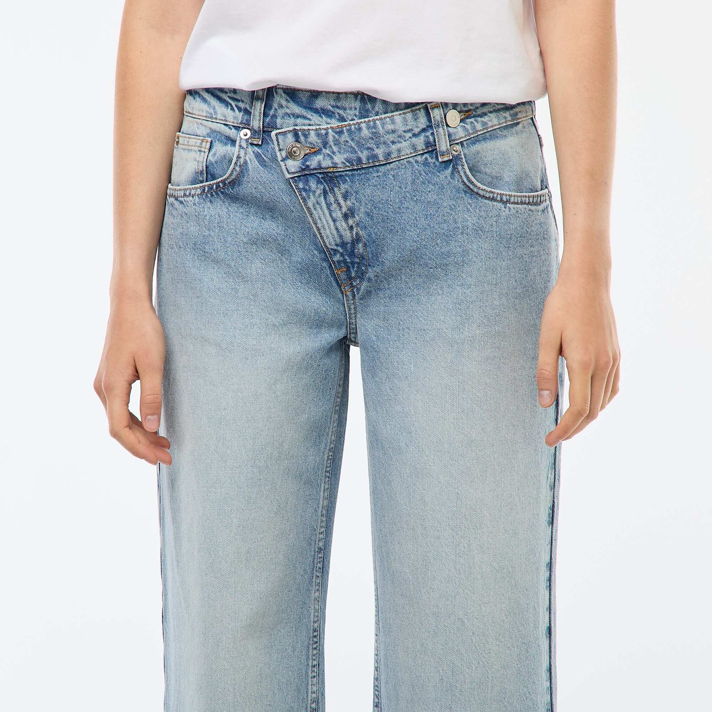 Wide-Leg High-Waisted Jeans with Asymmetric Belt BLUE