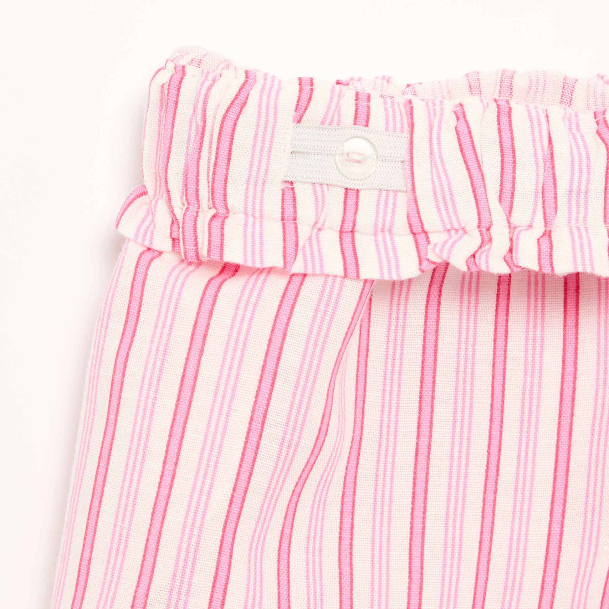Solid shorts with decorative bow PINK