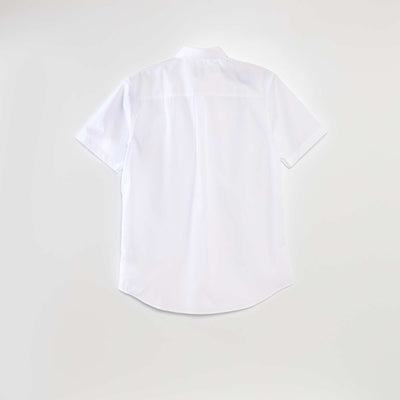 White short-sleeved shirt white