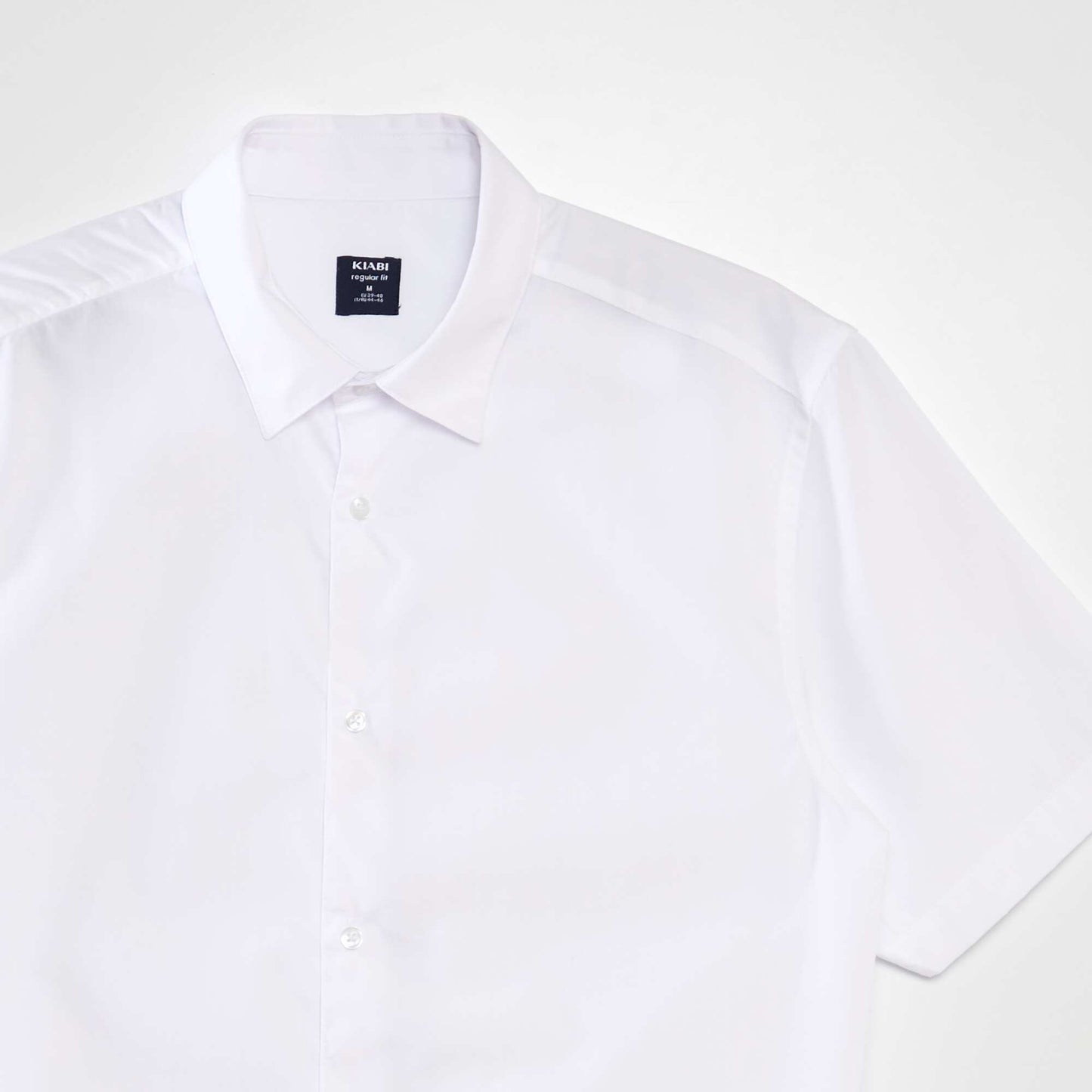 White short-sleeved shirt white