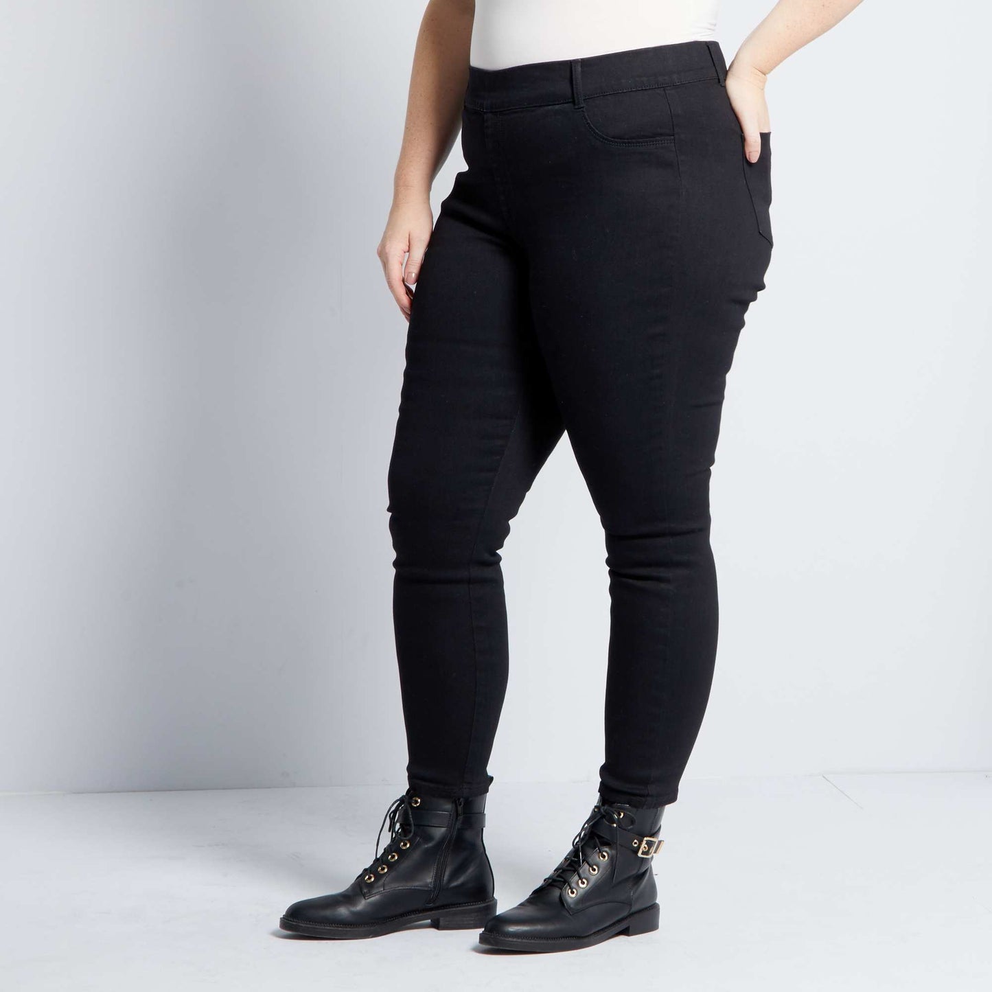 Slim cut jeggings black denim