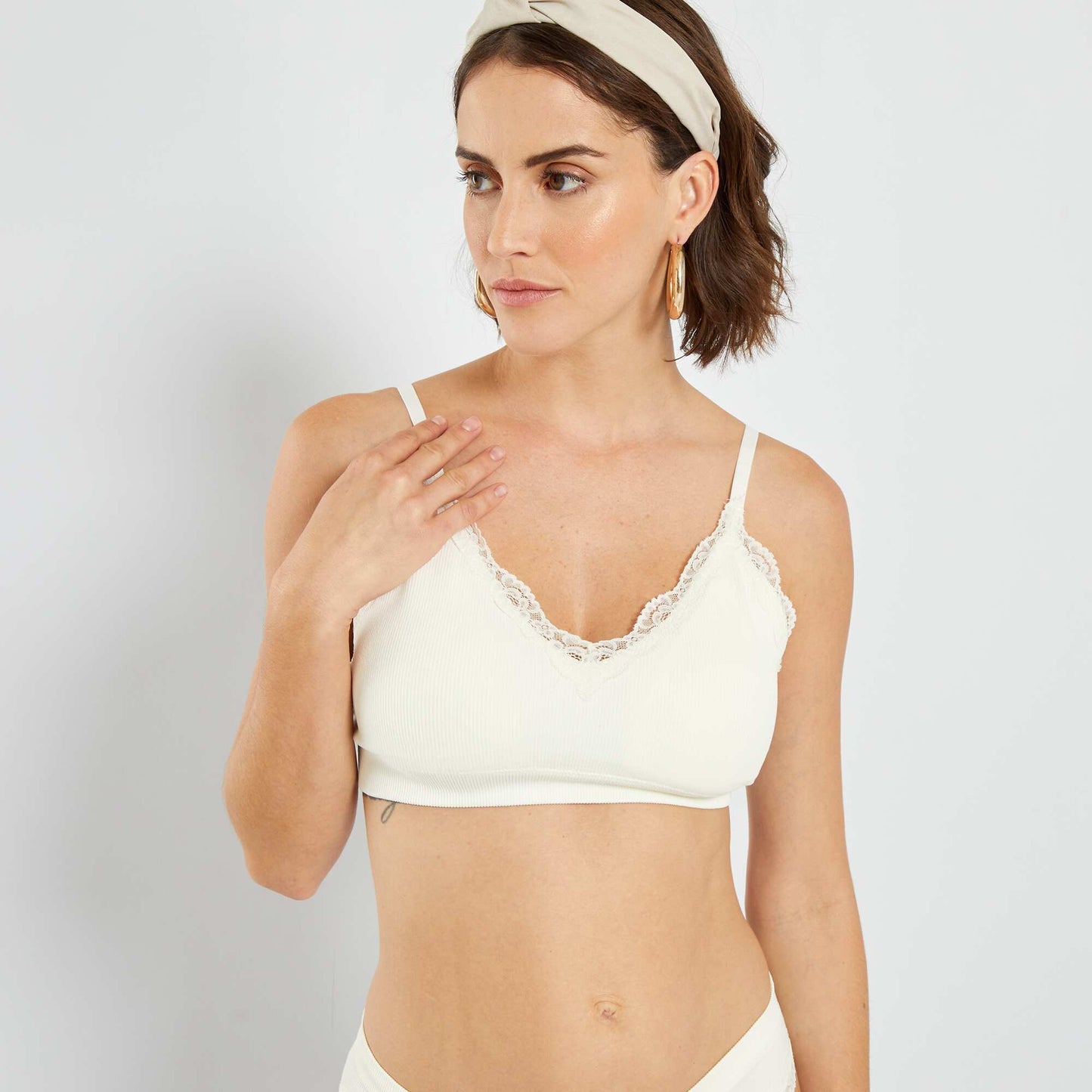 Bralette with removable pads White