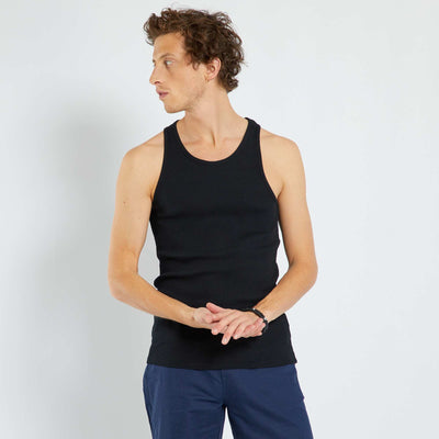 سترة مضلعة سادة باللون الأسود